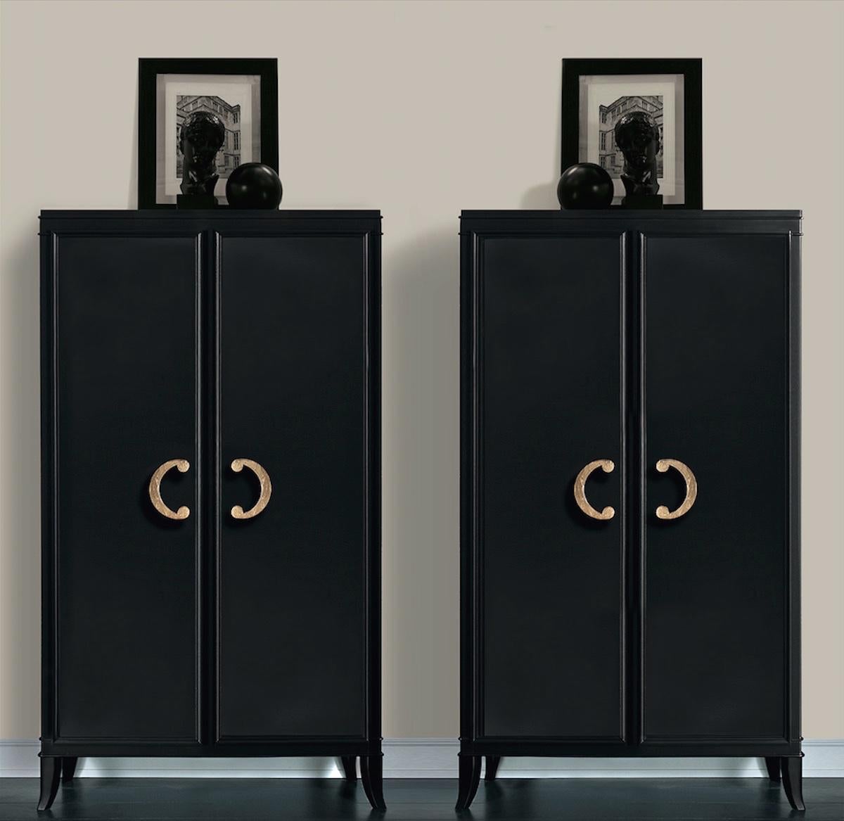Designed by IC and realized by expert Italian artisans, the closet features two doors hiding four internal shelves. The panels are enriched with hand-applied gold leaf handles which add a glamorous allure to the piece.
Finish: dark mocha lacquered
