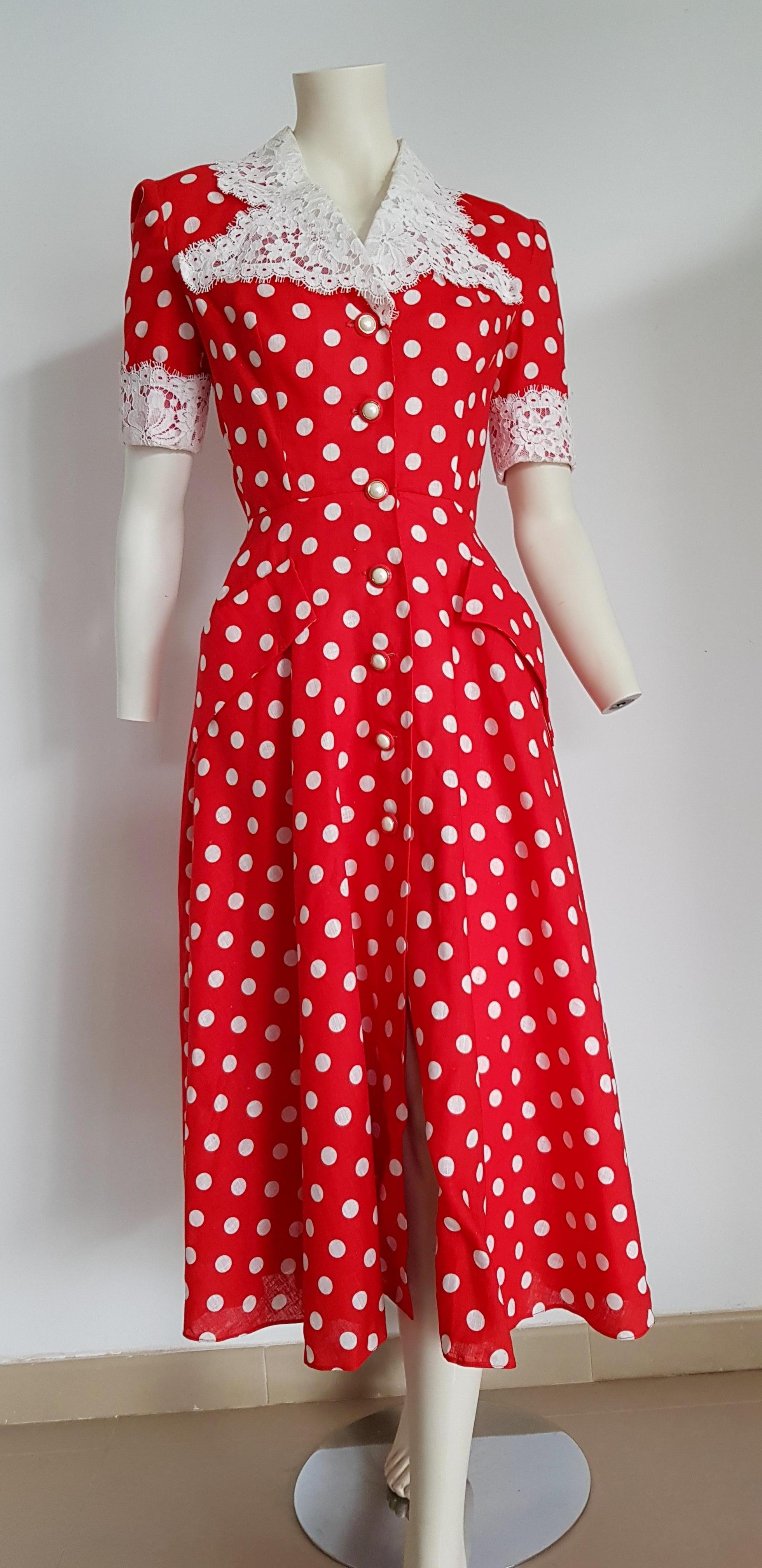 Isabelle ALLARD Paris Couture chest and sleeves lace, polka dots, linen cotton red dress - Unworn, New.

Isabelle ALLARD is a Paris brand that created only haute couture and selling to international customers too. It did not produce 