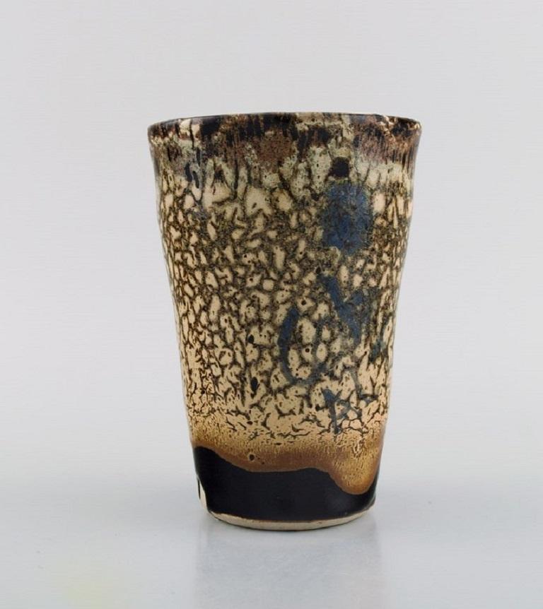 Isabelle Dacourt, France. Unique vase in glazed stoneware. Beautiful crackled glaze in cream and dark shades. Late 20th century.
Measures: 15 x 10.7 cm.
In excellent condition.
Signed.