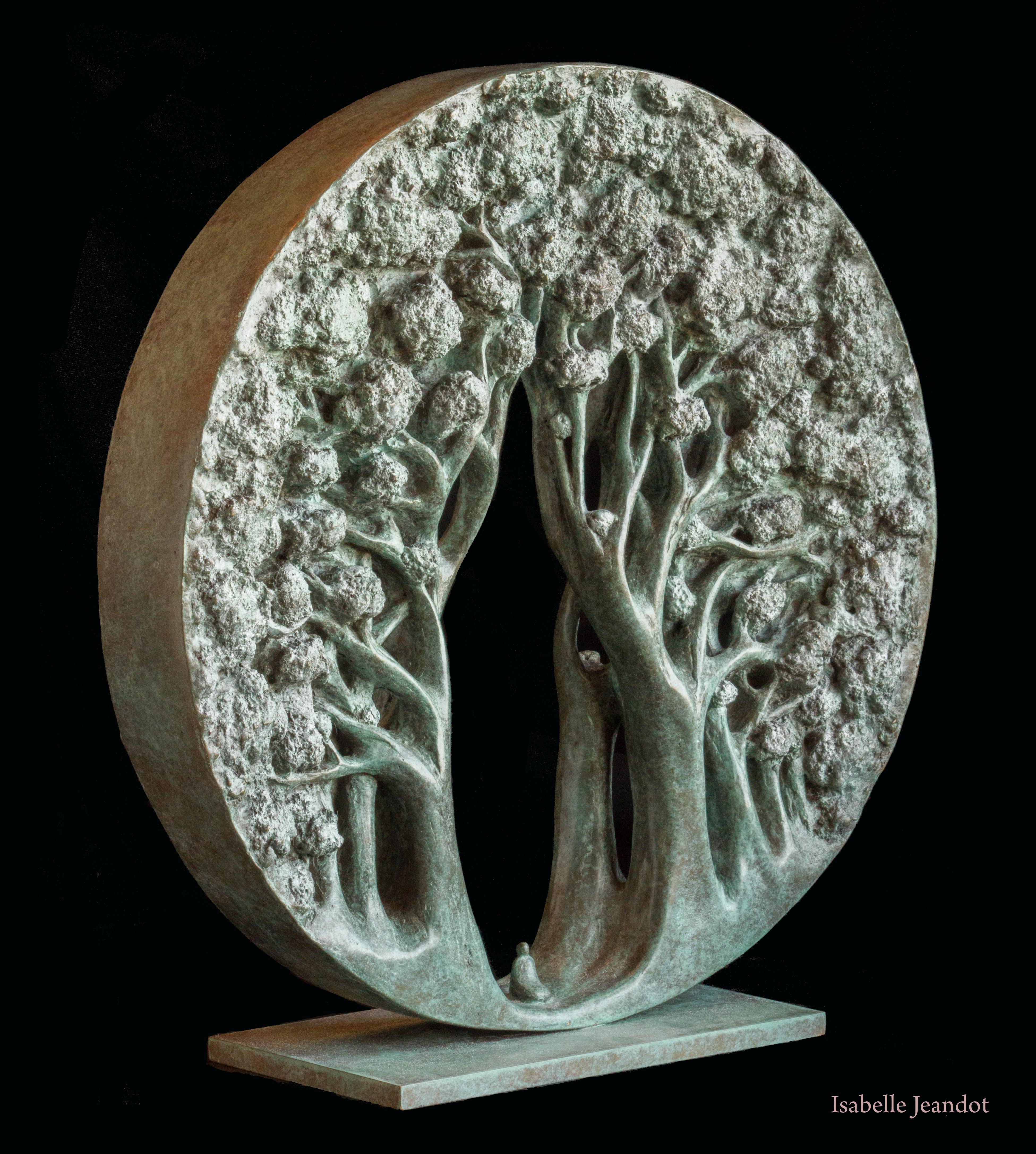 „“Der Tempel“, kleine Figurative Bronzeskulptur eines Waldes, kreisförmig – Sculpture von Isabelle Jeandot