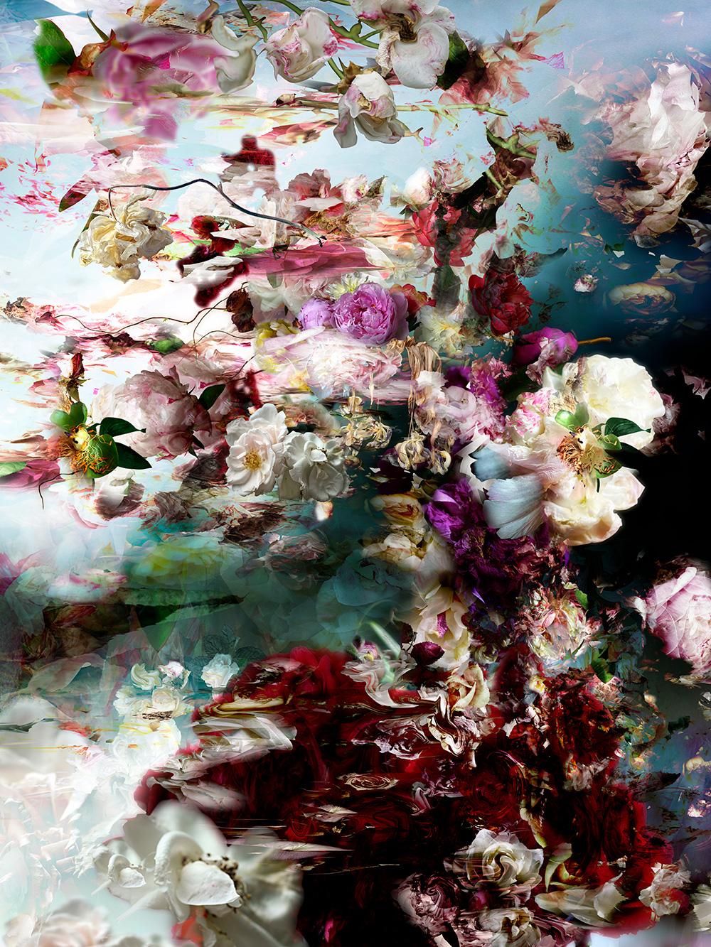 Isabelle Menin Still-Life Photograph – River 4 - Florales Stillleben farbenfrohes rosa, rot, weiß und blaues vertikales Foto