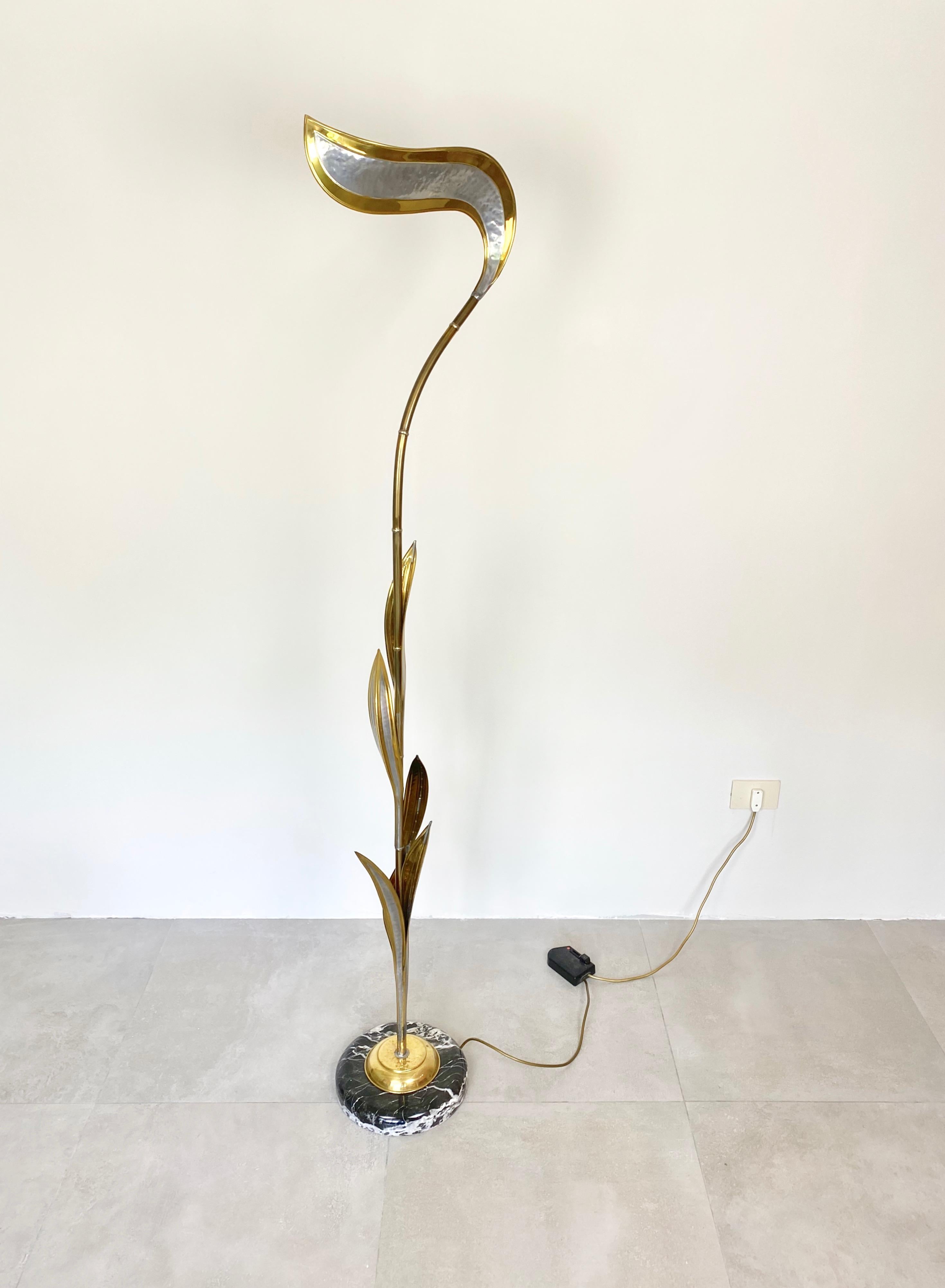 A large foliage floor lamp by Isabelle & Richard Faure. Composed of brass and metal hammered leaves with a black and white marble base.

 Made in France 1970s.