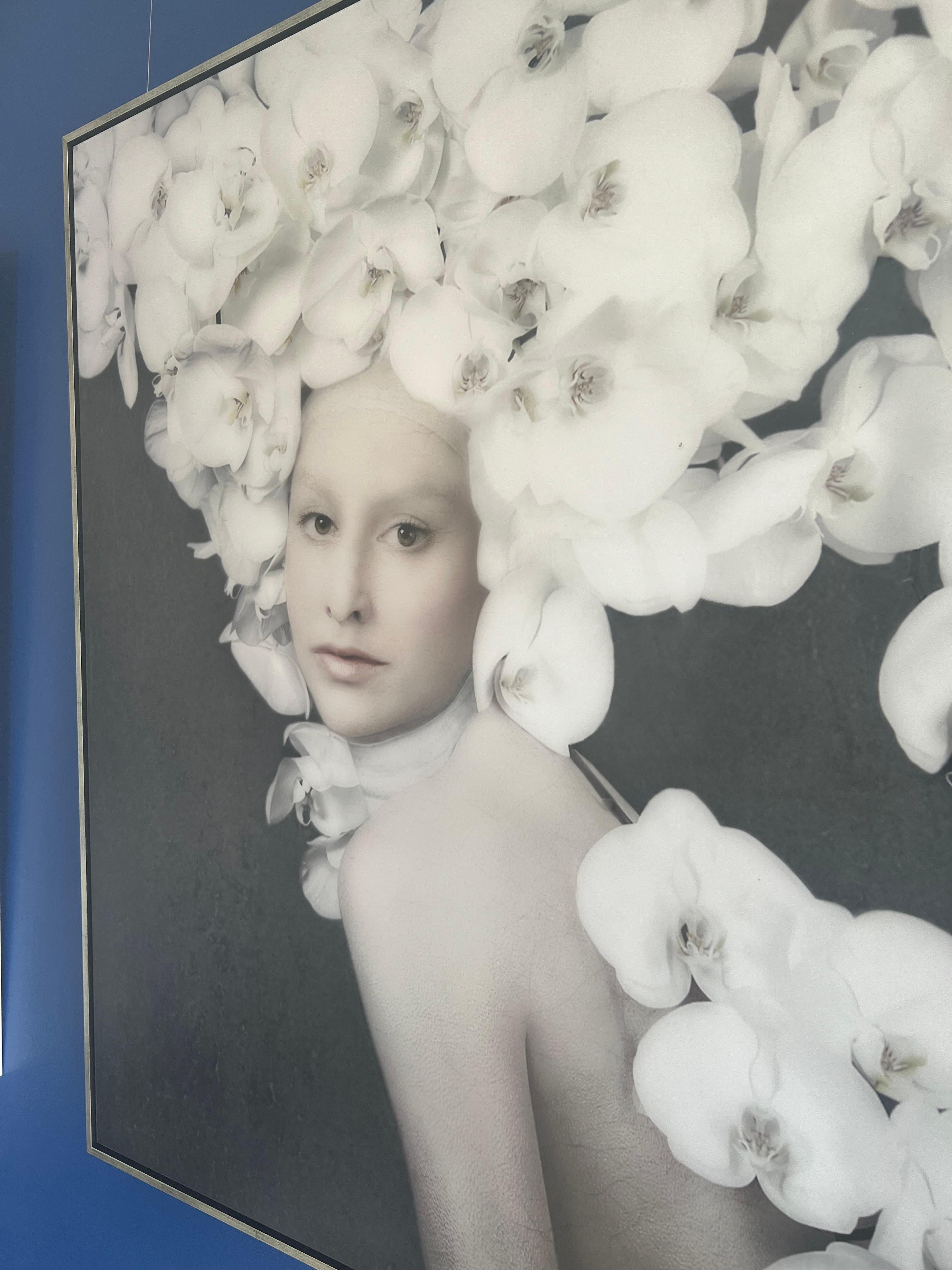 Porträtfotografie/Blumen-/Figurative_For Me, Isabelle van Zeijl_C-Print im Angebot 4