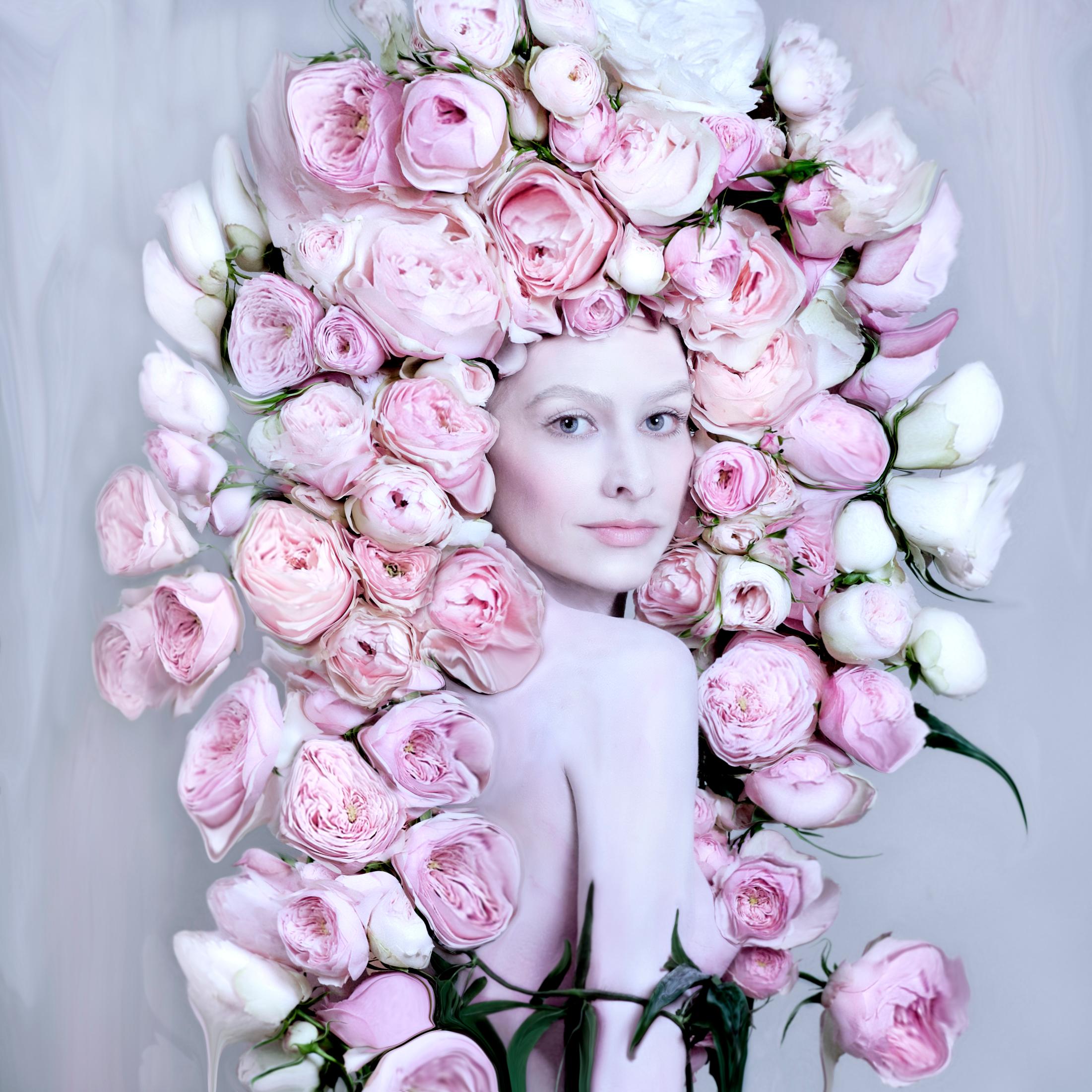 L'amour supérieur
C.I.C.C. sur papier Fuji
Collectional : FLOWER LOVE
Taille unique : 40,5 x 40,5
Édition de 8 + 2 épreuves d'artiste

L'AMOUR DES FLEURS
Les roses réchauffent le cœur, elles nous incitent à prendre soin de nous-mêmes et des autres.