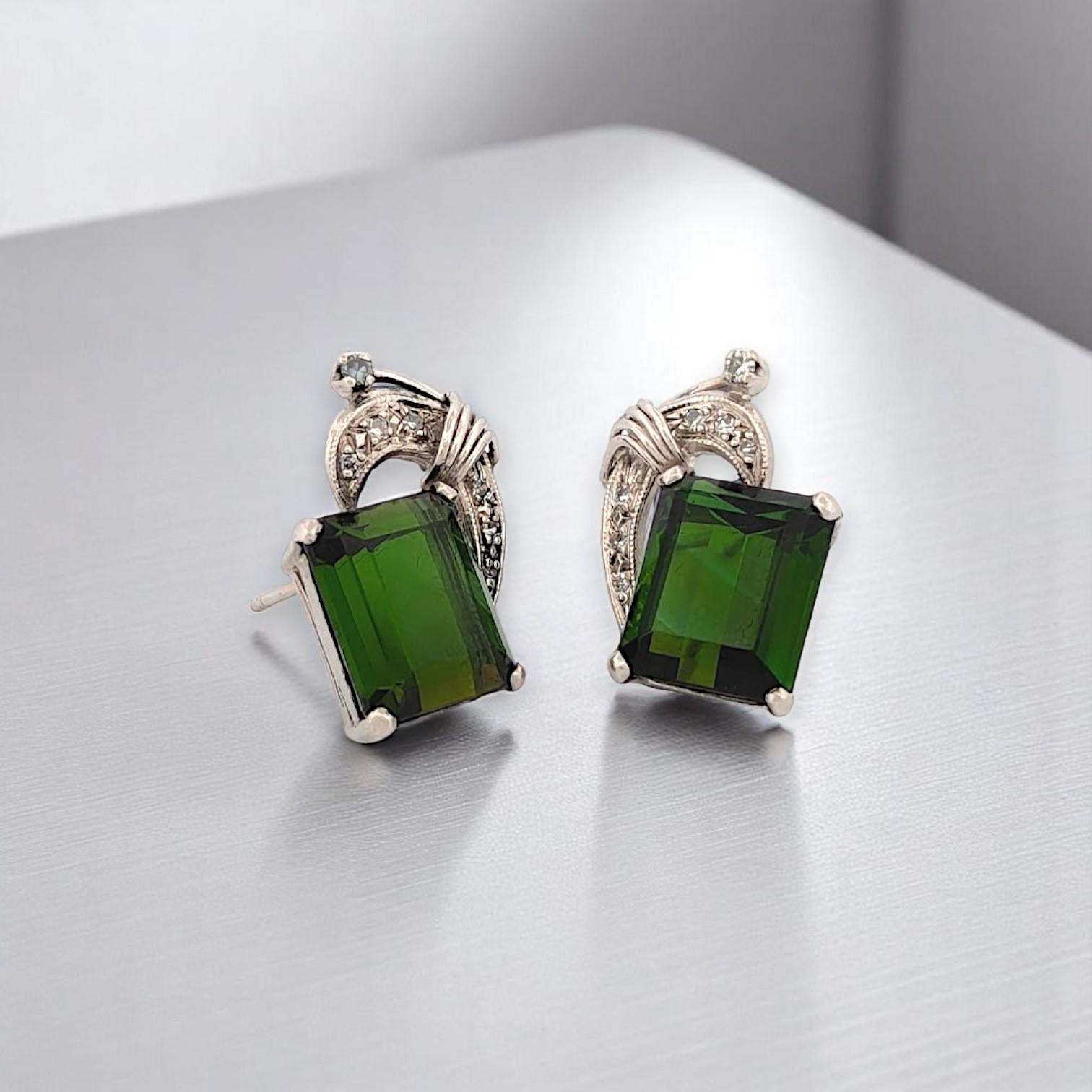 Taille émeraude Isadora 1920s Boucles d'oreilles en platine avec diopside chromé et diamants Pendentif Art Déco en vente