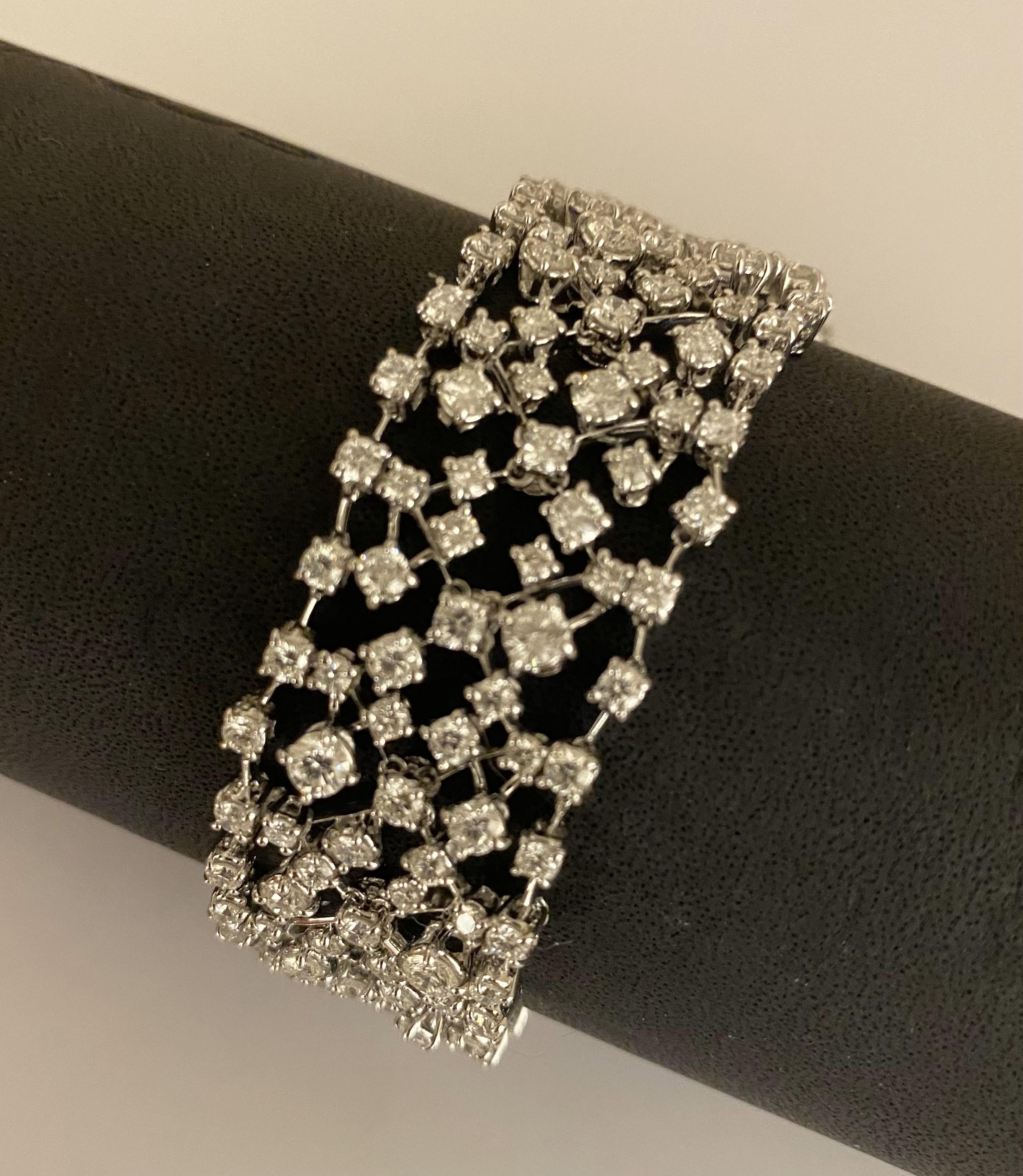 Contemporary ISADORA Bracelet Set in 18K White Gold And 11.46 Ct Round Brilliant Cut Diamonds For Sale
