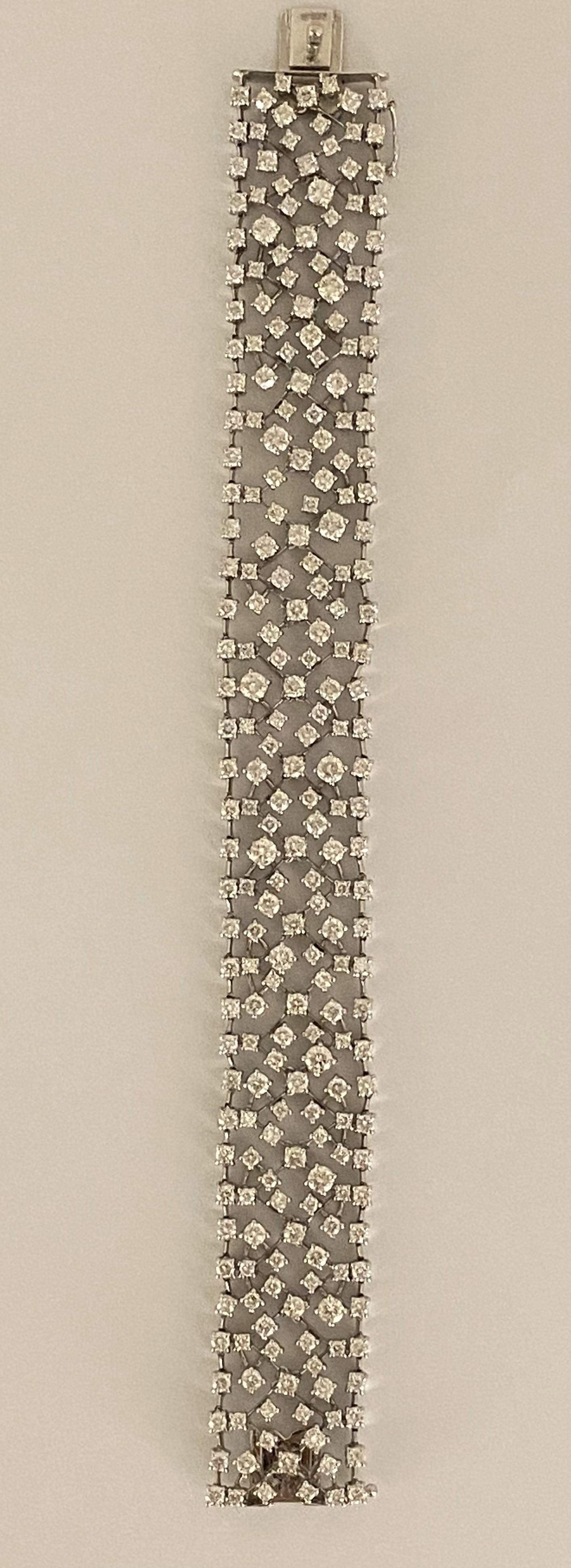 ISADORA Bracelet Set in 18K White Gold And 11.46 Ct Round Brilliant Cut Diamonds In New Condition For Sale In Rome, IT