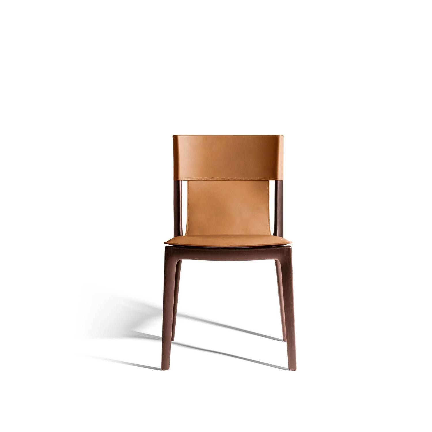 The Isadora chair is inspired by the grace of Isadora Duncan, pioneer of contemporary dance. Created by Roberto Lazzeroni, its original design is shaped by the seamless combination of wood and saddle-leather. The Isadora chair has a solid wood
