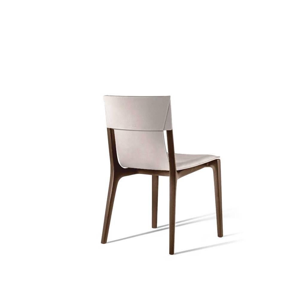 The Isadora chair is inspired by the grace of Isadora Duncan, pioneer of contemporary dance. Created by Roberto Lazzeroni, its original design is shaped by the seamless combination of wood and saddle-leather. The Isadora chair has a solid wood