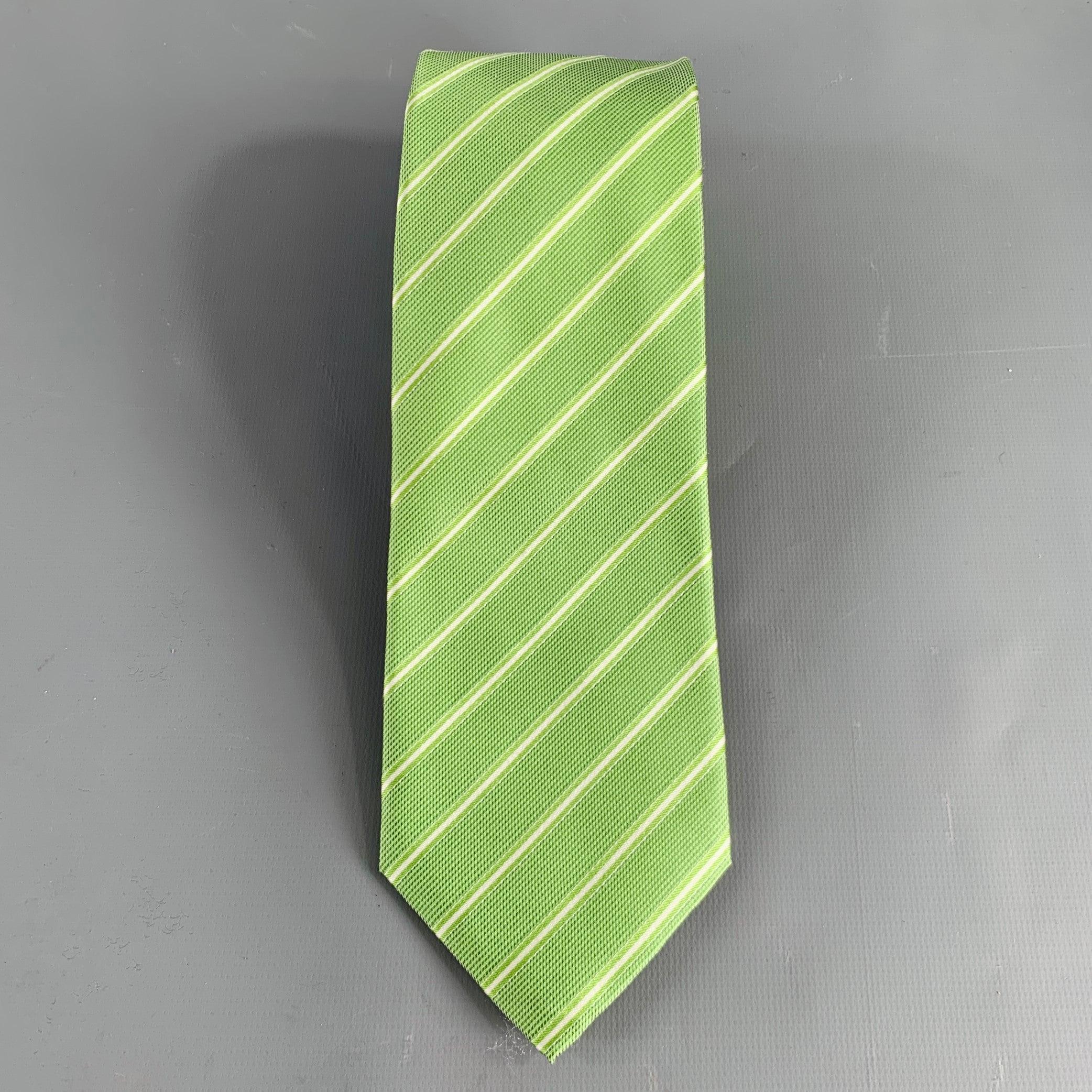 ISAIA necktie
in a green and white silk featuring a 7 fold style, and diagonal stripe pattern. Handmade in Italy.Very Good Pre-Owned Condition.Width: 3.25 inches Length: 61 inches 
  
  
 
Sui Generis Reference: 132693
Category: Tie
More Details
   