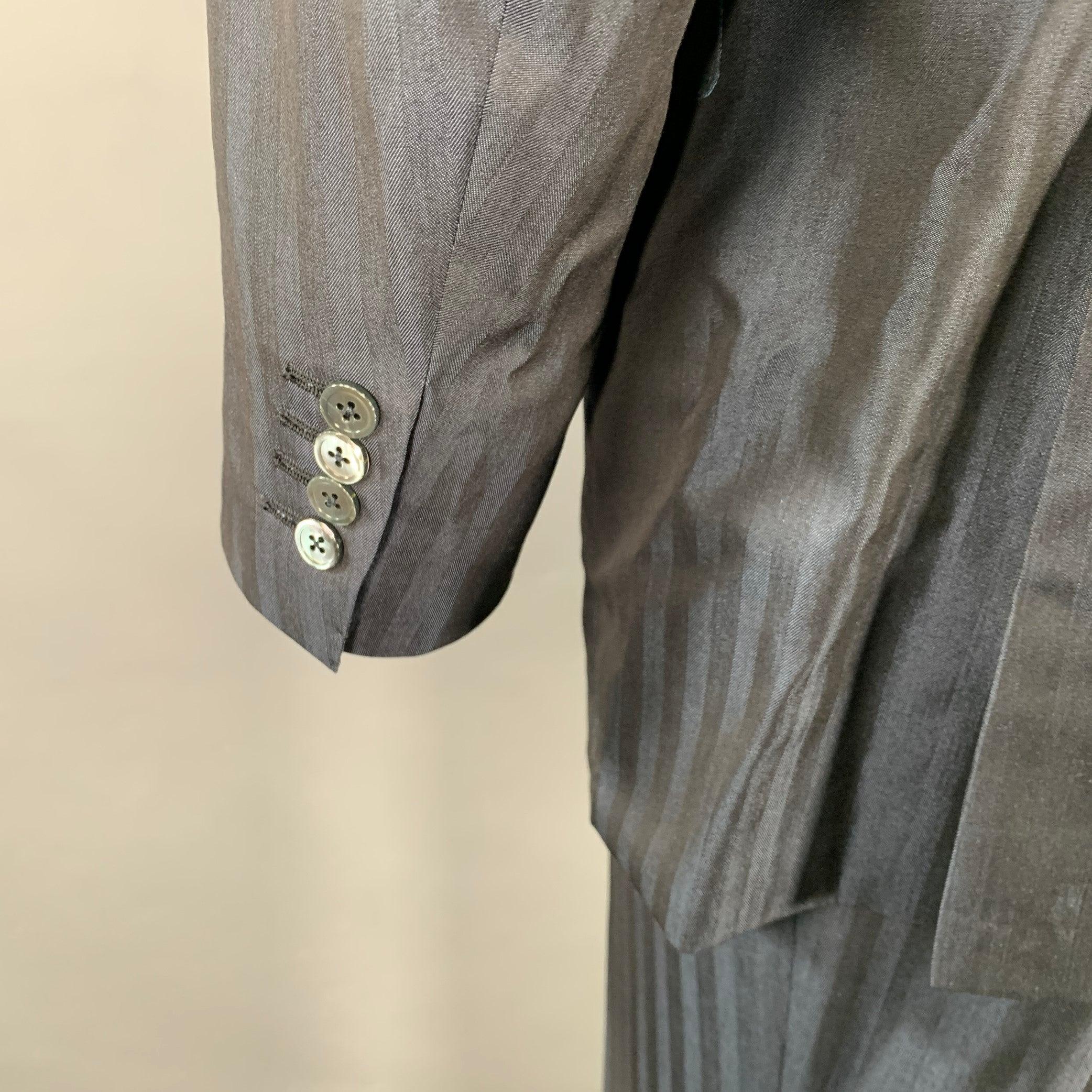 ISAIA Größe 46 Langer Marineblau gestreifter Anzug aus Wolle und Seide mit Kerbrevers im Angebot 1