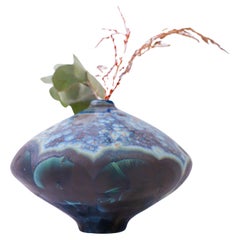 Isak Isaksson Vase en céramique noir et bleu émail cristallin Artiste contemporain