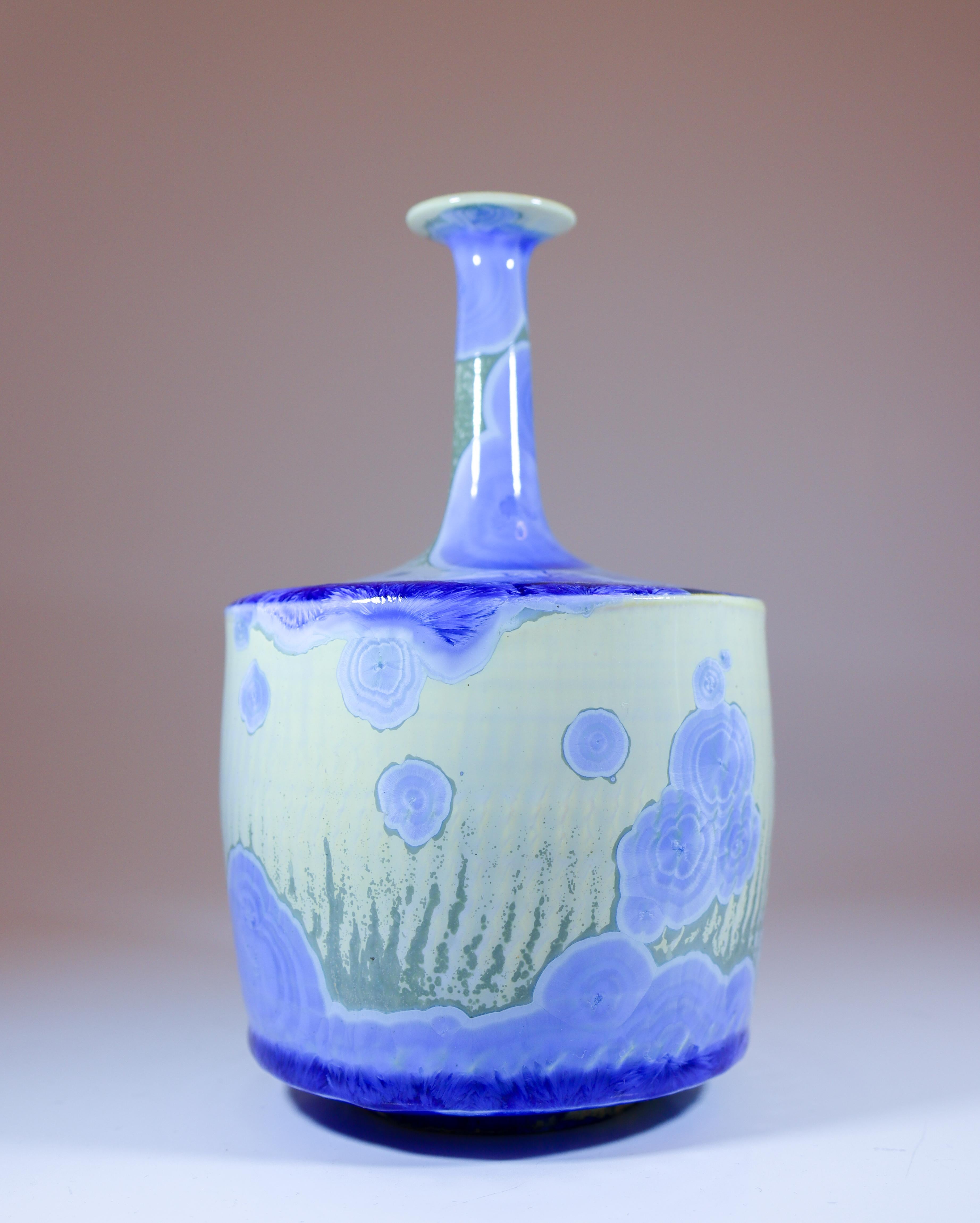 Isak Isaksson Blaue Keramikvase Crystalline Zeitgenössischer Künstler (Schwedisch) im Angebot