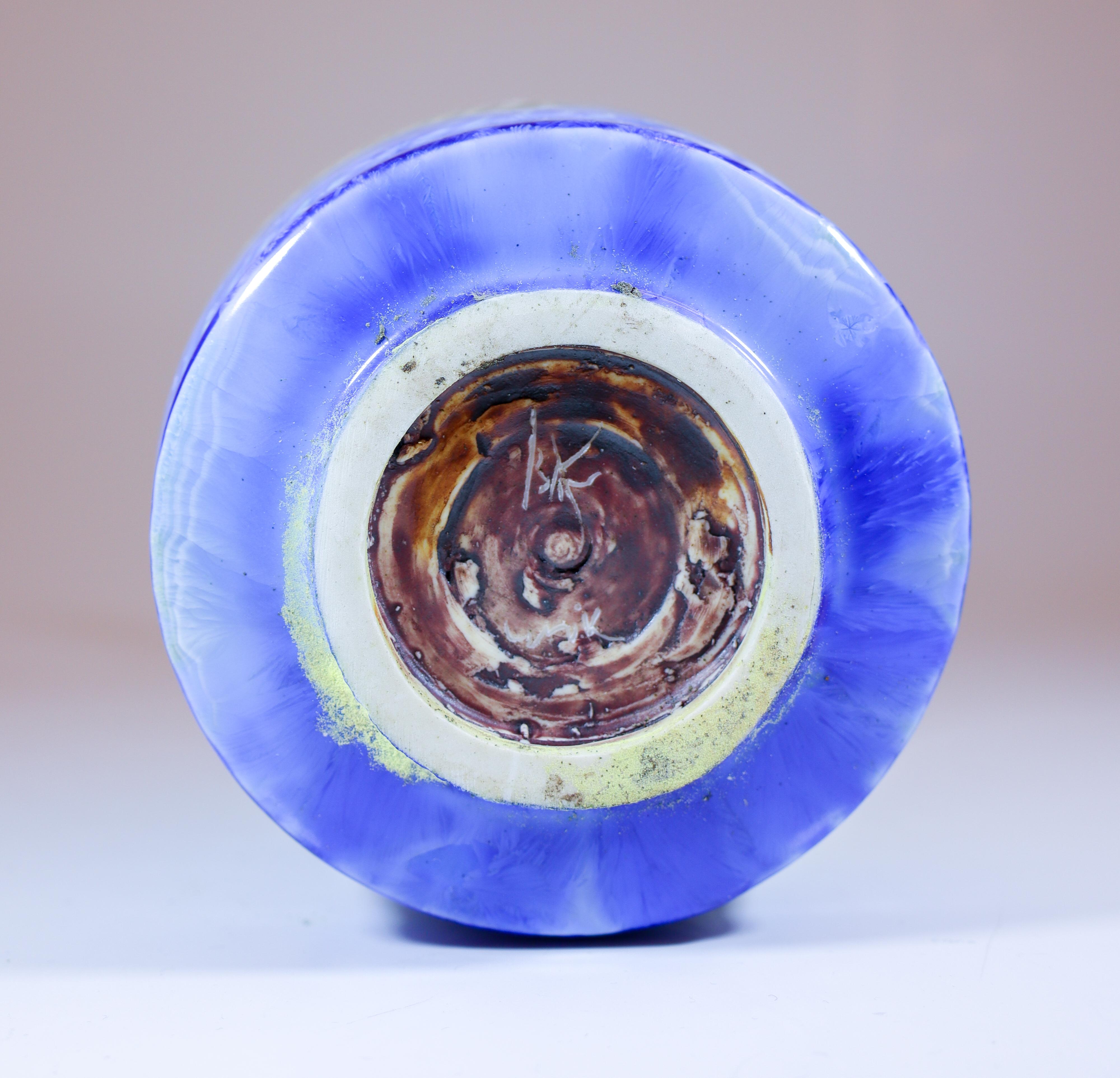 Isak Isaksson Blaue Keramikvase Crystalline Zeitgenössischer Künstler (21. Jahrhundert und zeitgenössisch) im Angebot
