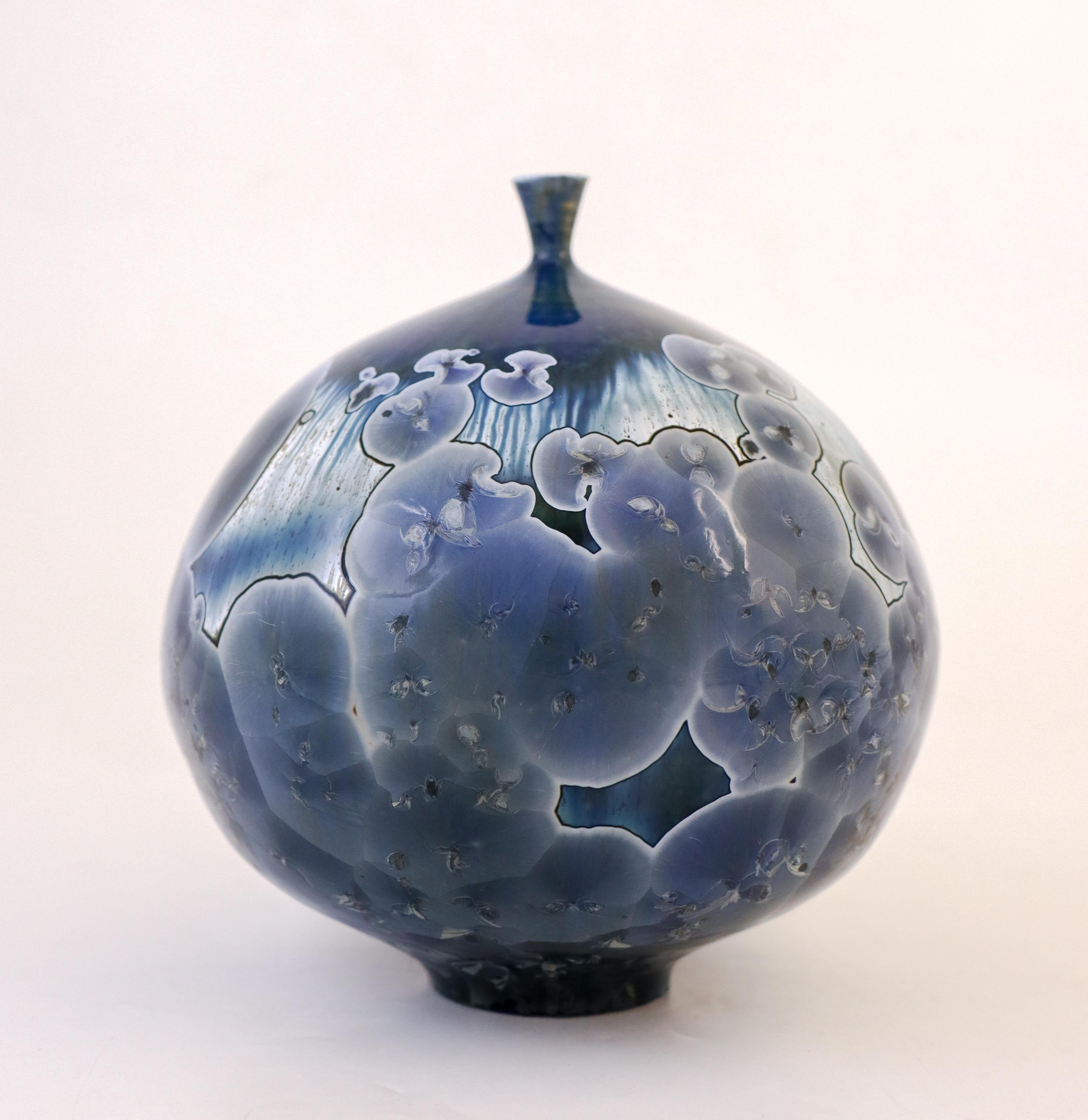 Isak Isaksson Blaue Keramikvase, kristalline Glasur Zeitgenössischer Künstler 3