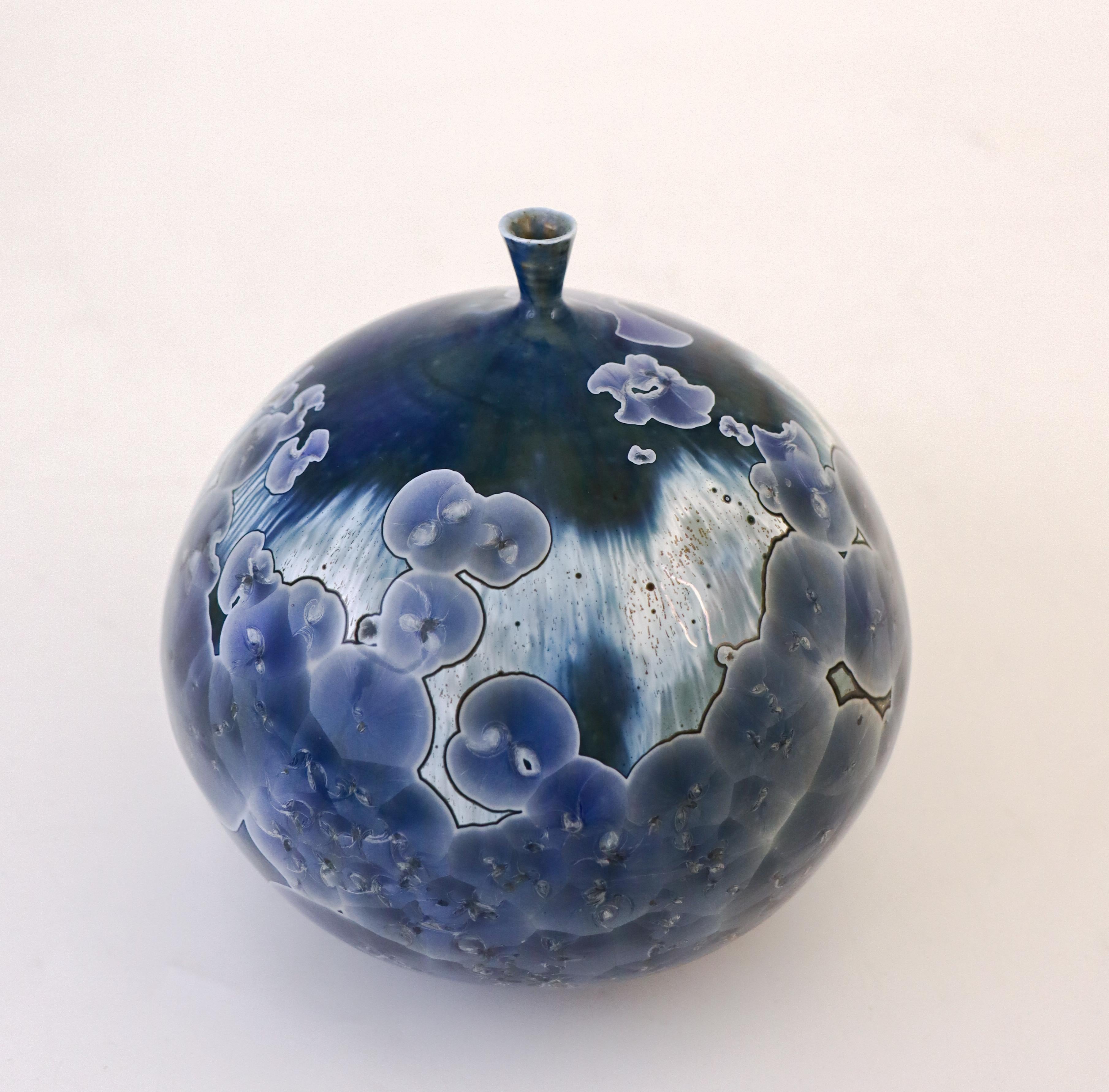 Isak Isaksson Blaue Keramikvase, kristalline Glasur Zeitgenössischer Künstler 4