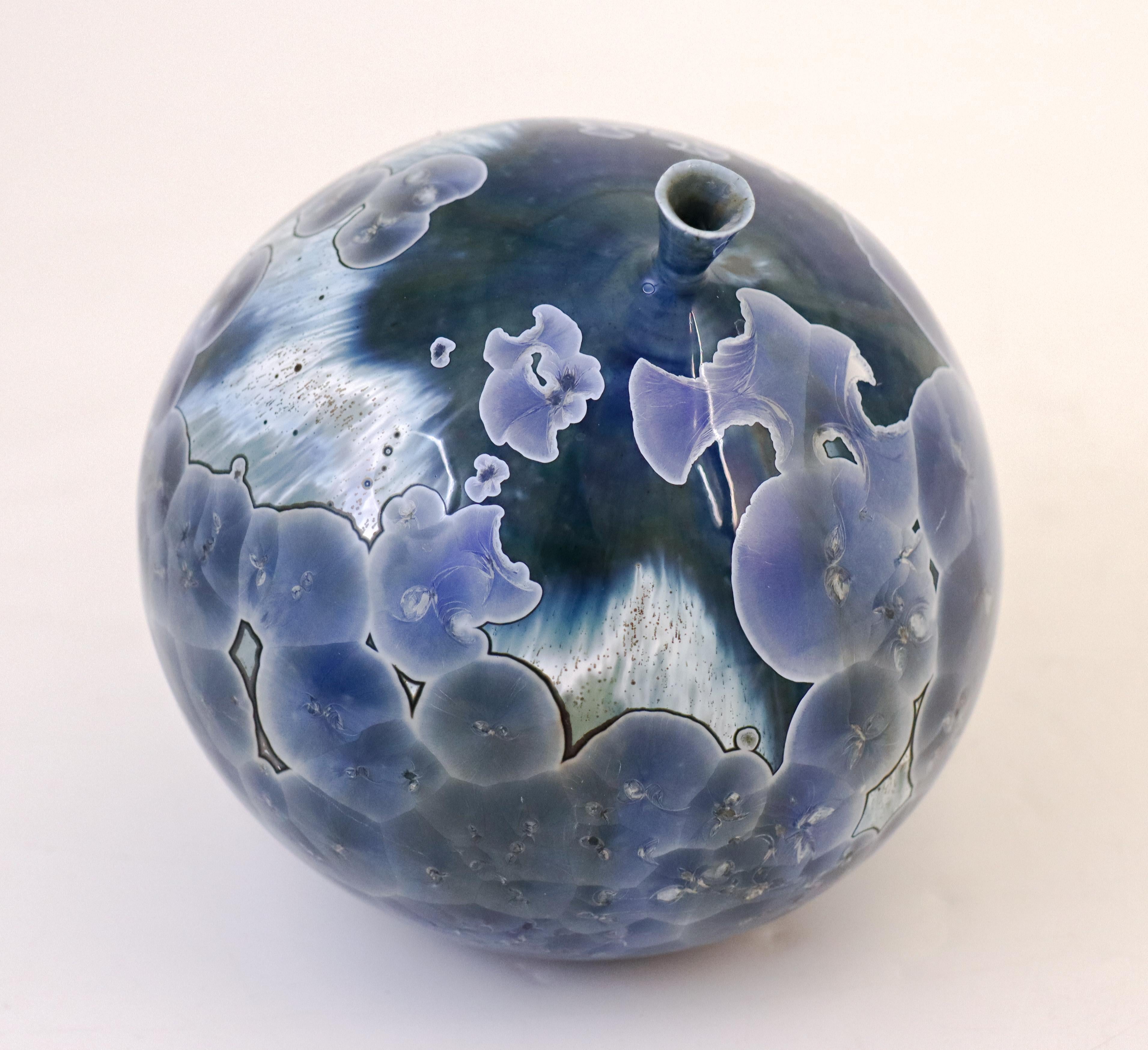 Isak Isaksson Blaue Keramikvase, kristalline Glasur Zeitgenössischer Künstler 5