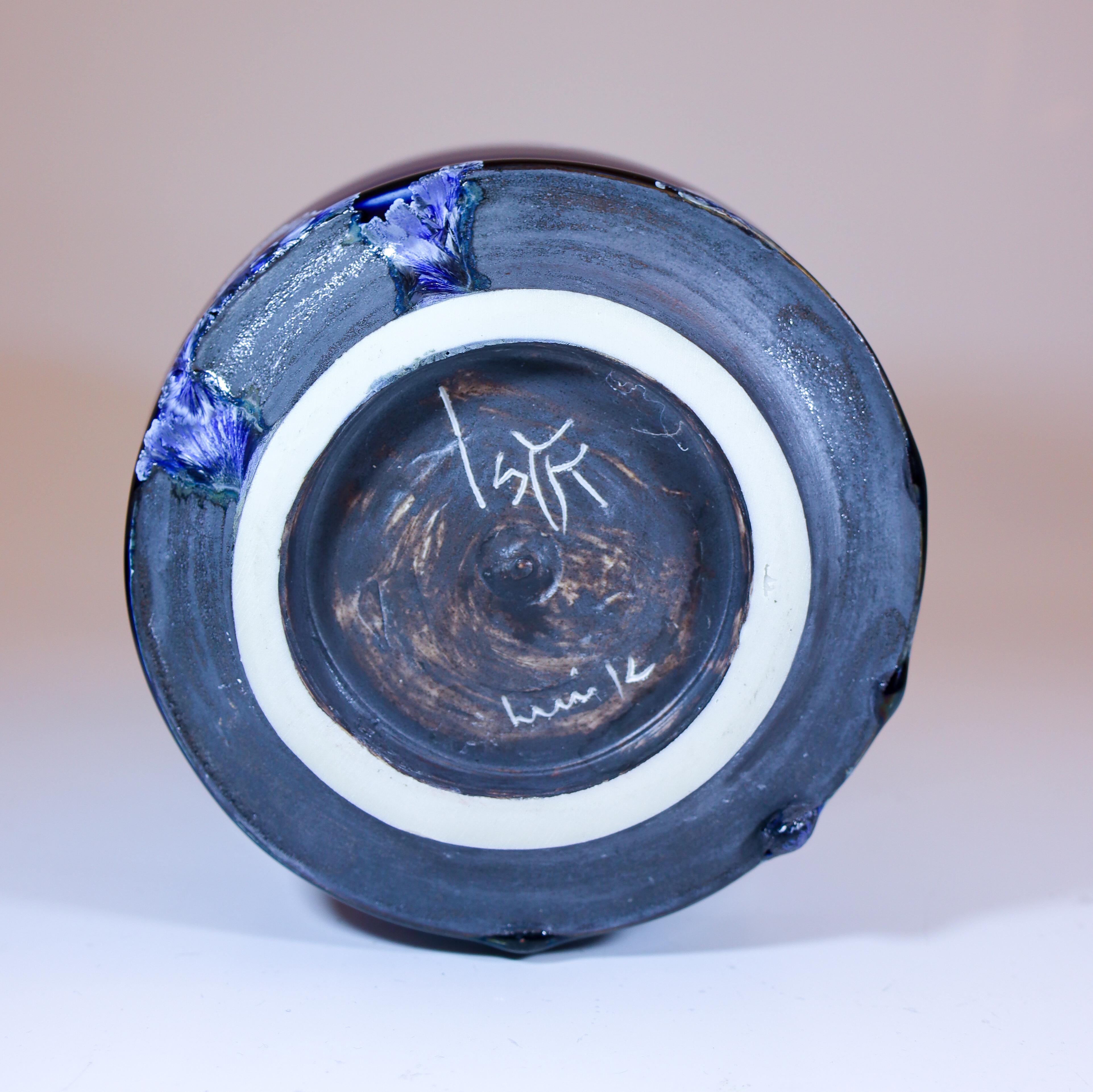 Isak Isaksson Vase en céramique bleue émail cristallin Artiste contemporain en vente 4