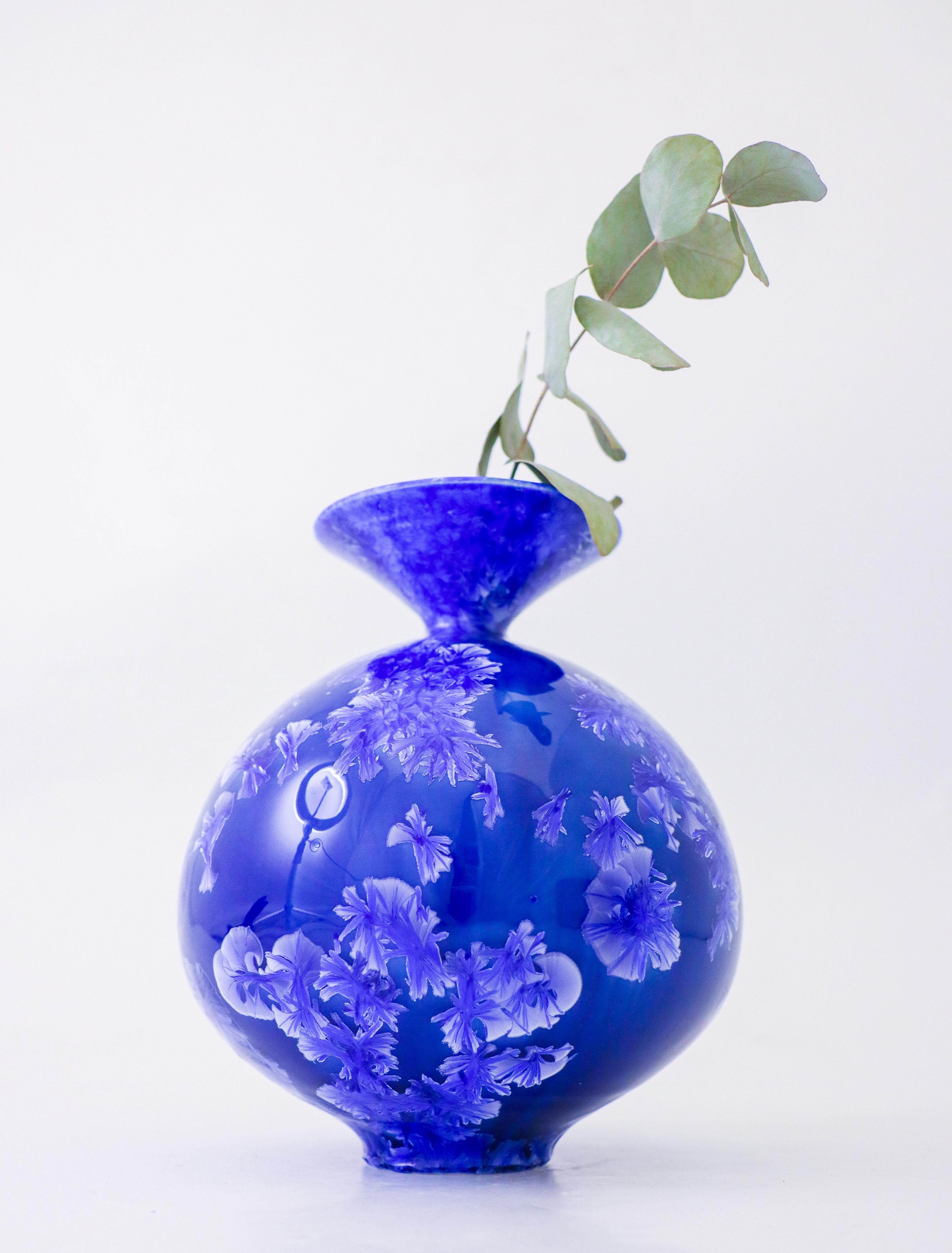 Isak Isaksson Vase en céramique bleue émail cristallin Artiste contemporain Excellent état - En vente à Stockholm, SE