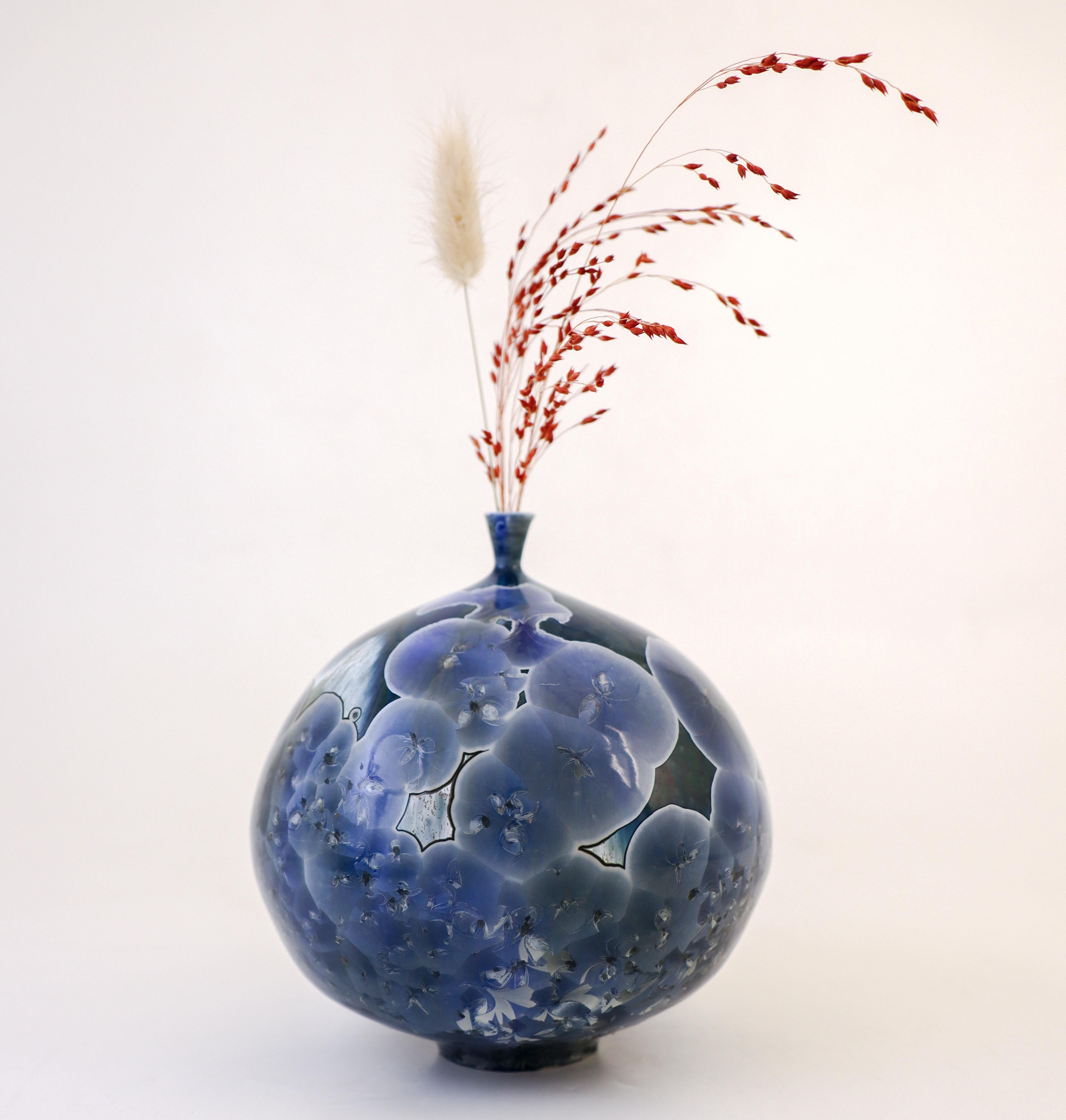 Isak Isaksson Blaue Keramikvase, kristalline Glasur Zeitgenössischer Künstler im Zustand „Hervorragend“ in Stockholm, SE