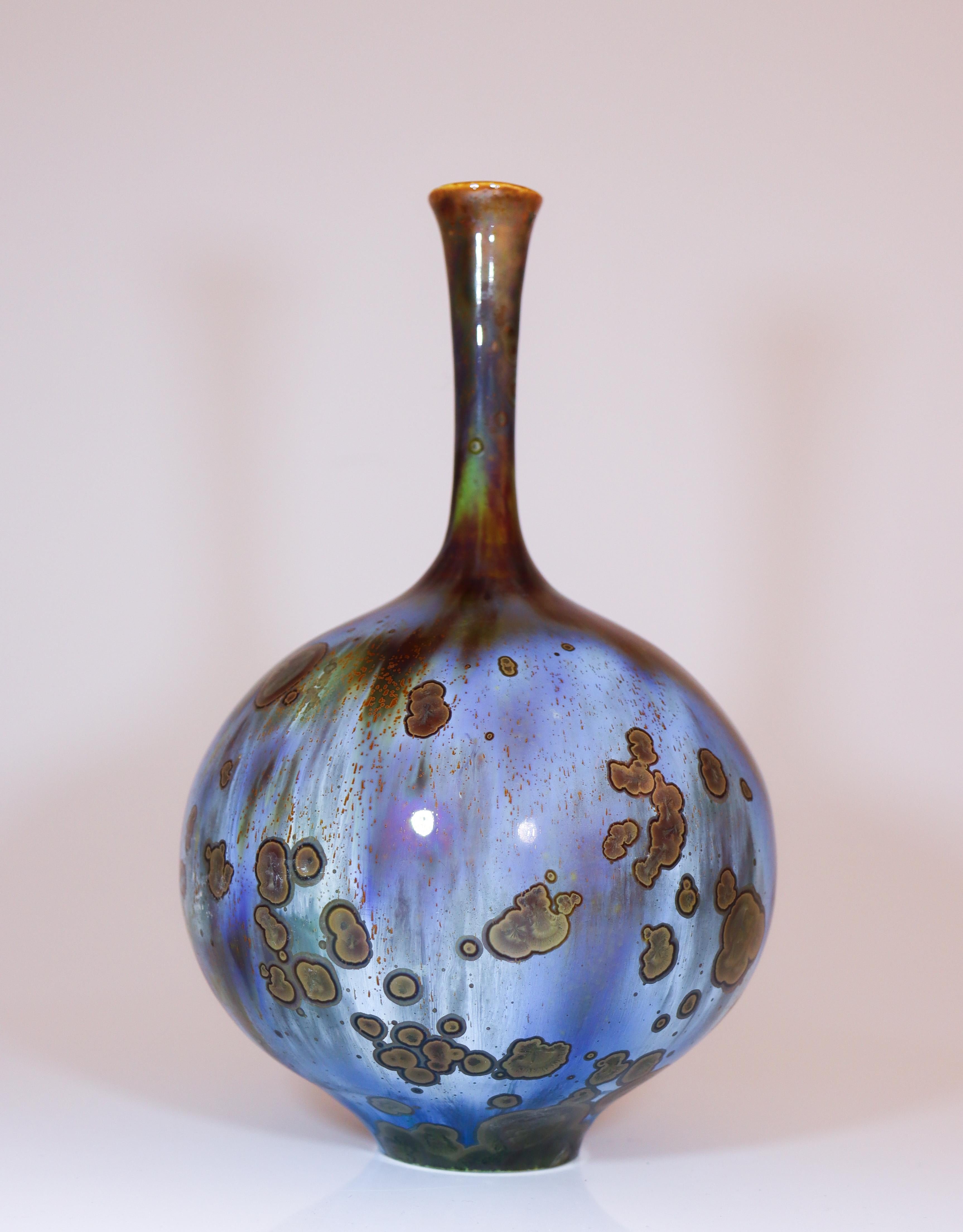 Isak Isaksson Vaso in ceramica blu Smalto cristallino Artista contemporaneo In condizioni ottime a Stockholm, SE