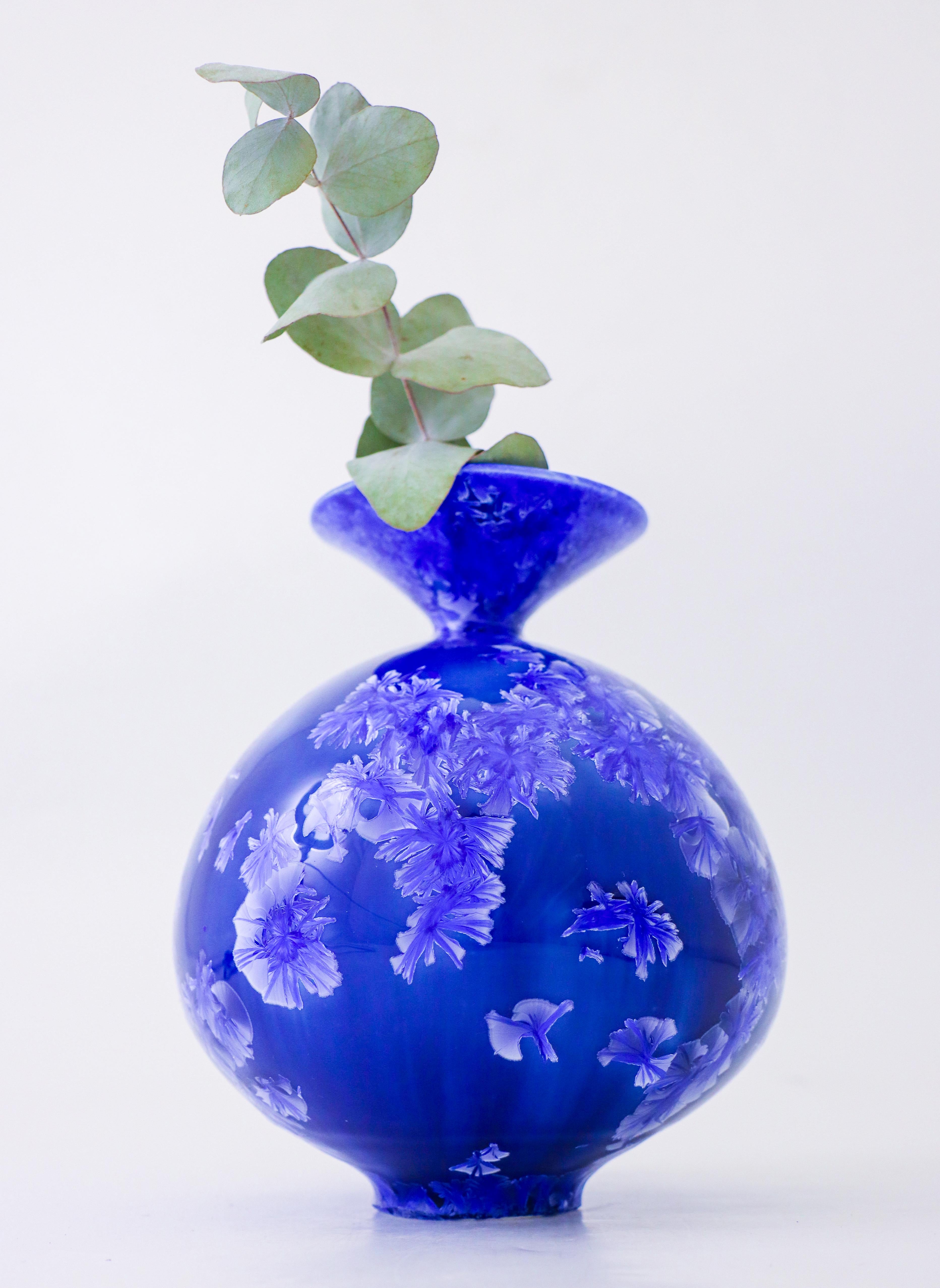 XXIe siècle et contemporain Isak Isaksson Vase en céramique bleue émail cristallin Artiste contemporain en vente