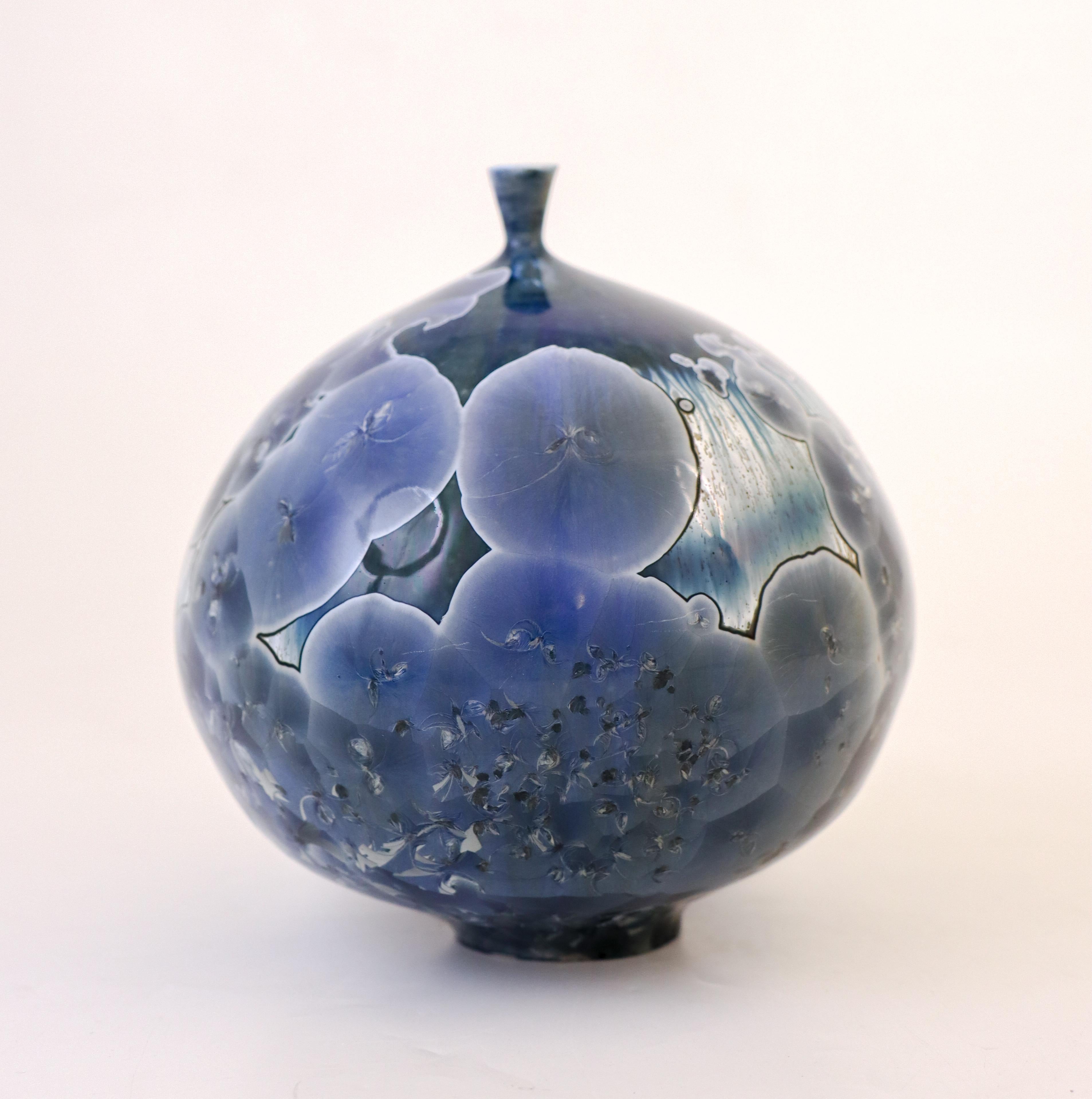 Isak Isaksson Blaue Keramikvase, kristalline Glasur Zeitgenössischer Künstler 2