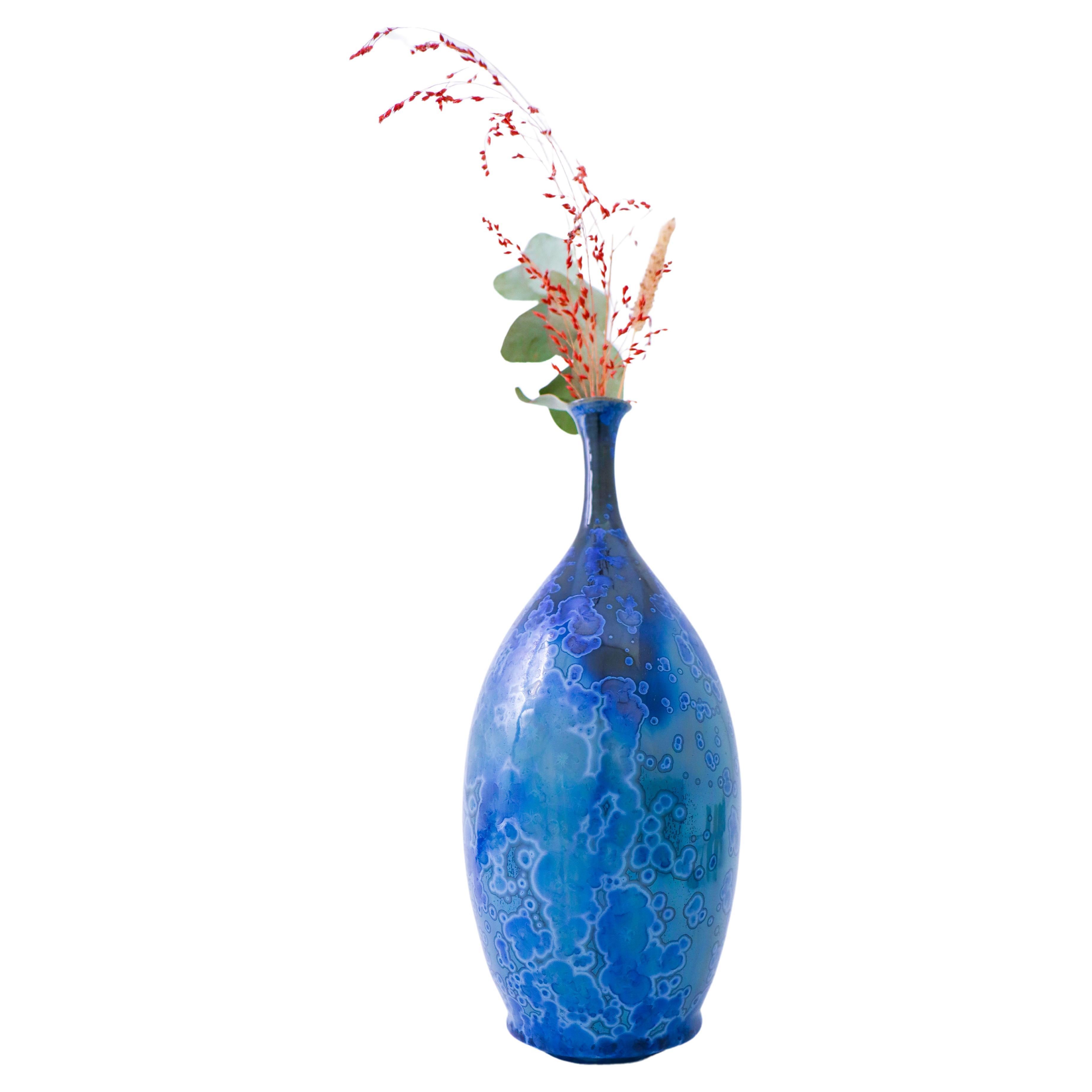 Isak Isaksson Vase en céramique bleue émail cristallin Artiste contemporain