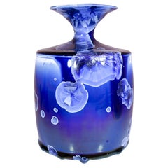 Isak Isaksson Vase en céramique bleue émail cristallin Artiste contemporain