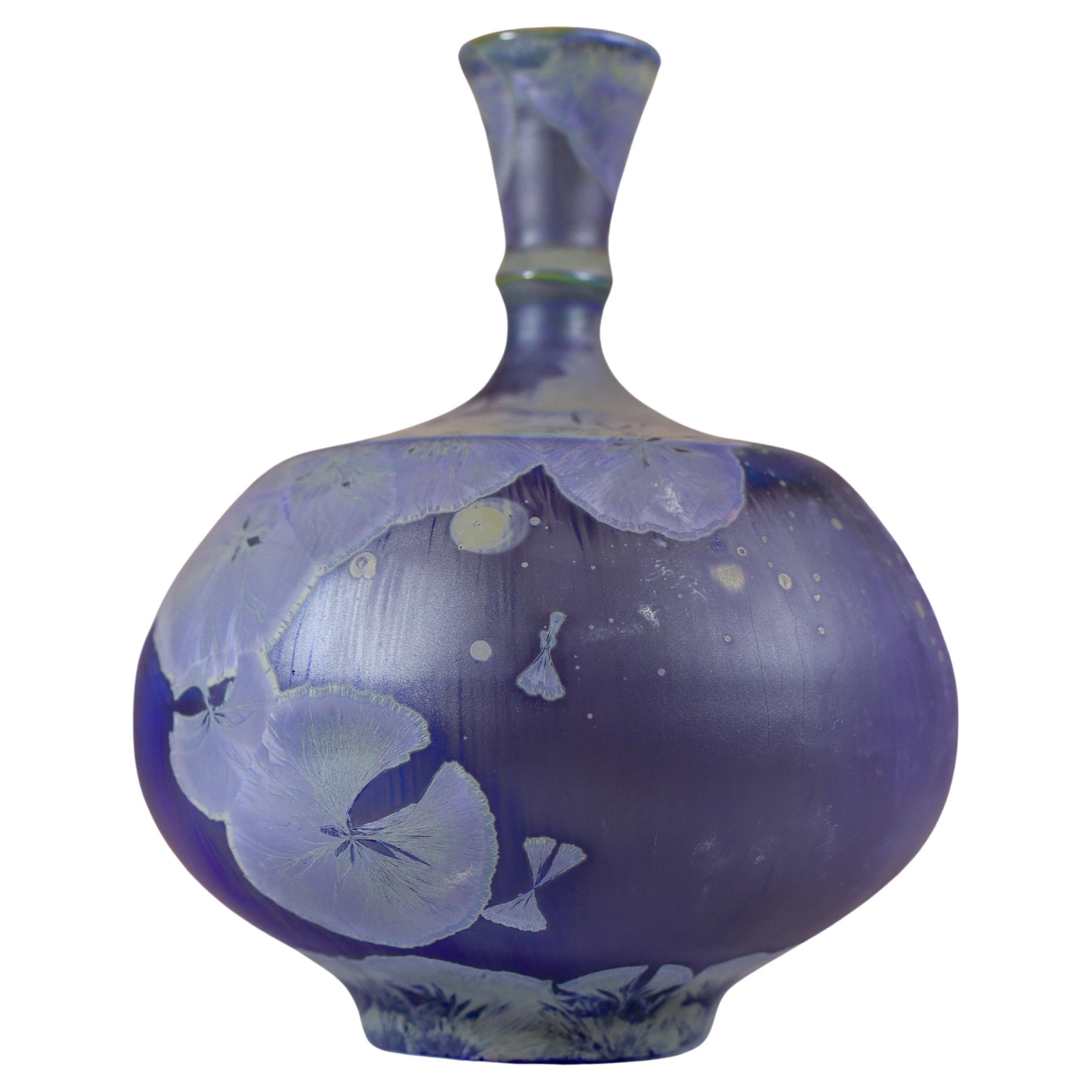 Isak Isaksson - Vase en céramique bleue émail cristallin Artiste contemporain