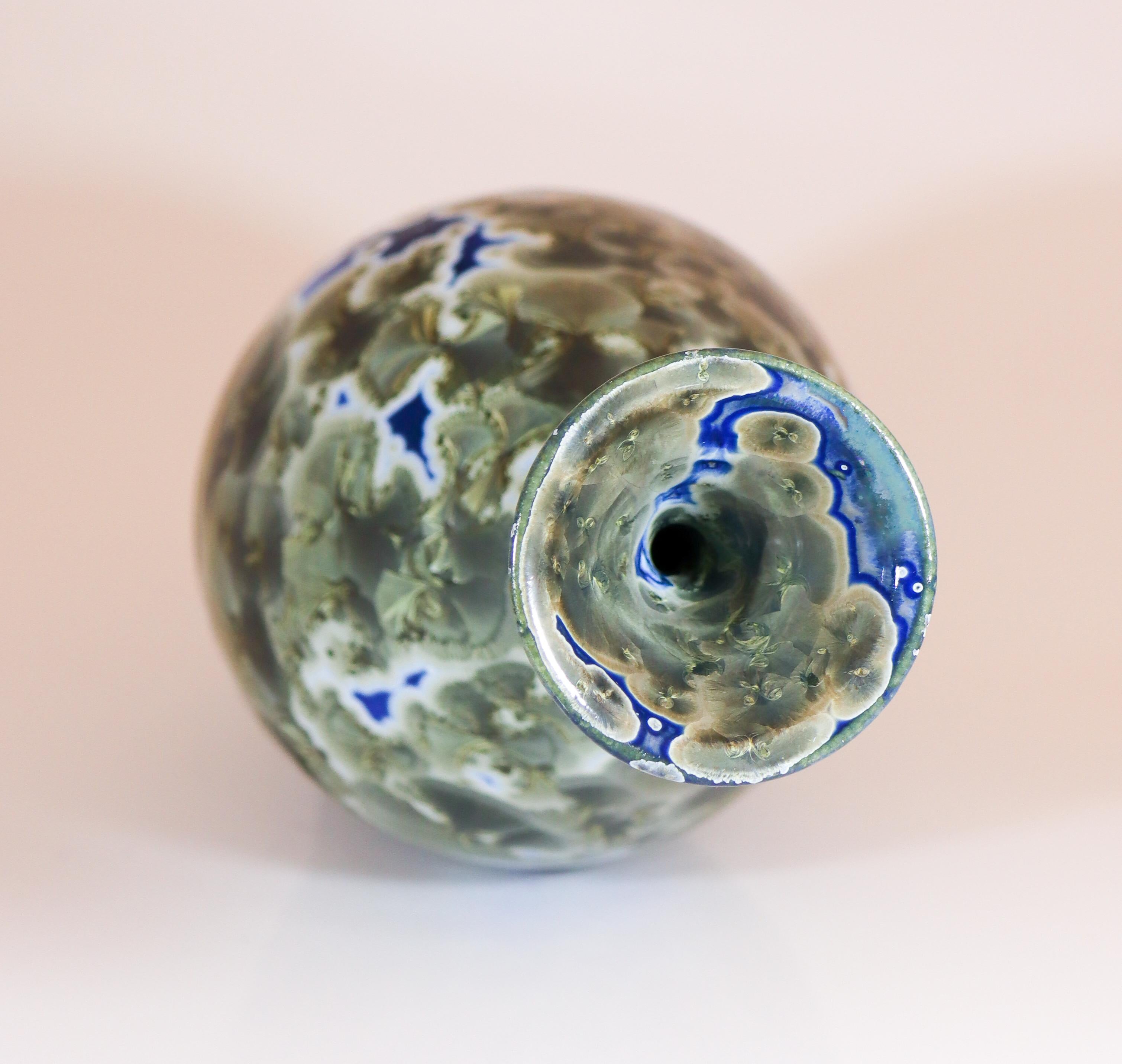 Isak Isaksson Blaue & Graue Keramikvase Kristalline Glasur Zeitgenössischer Künstler 3