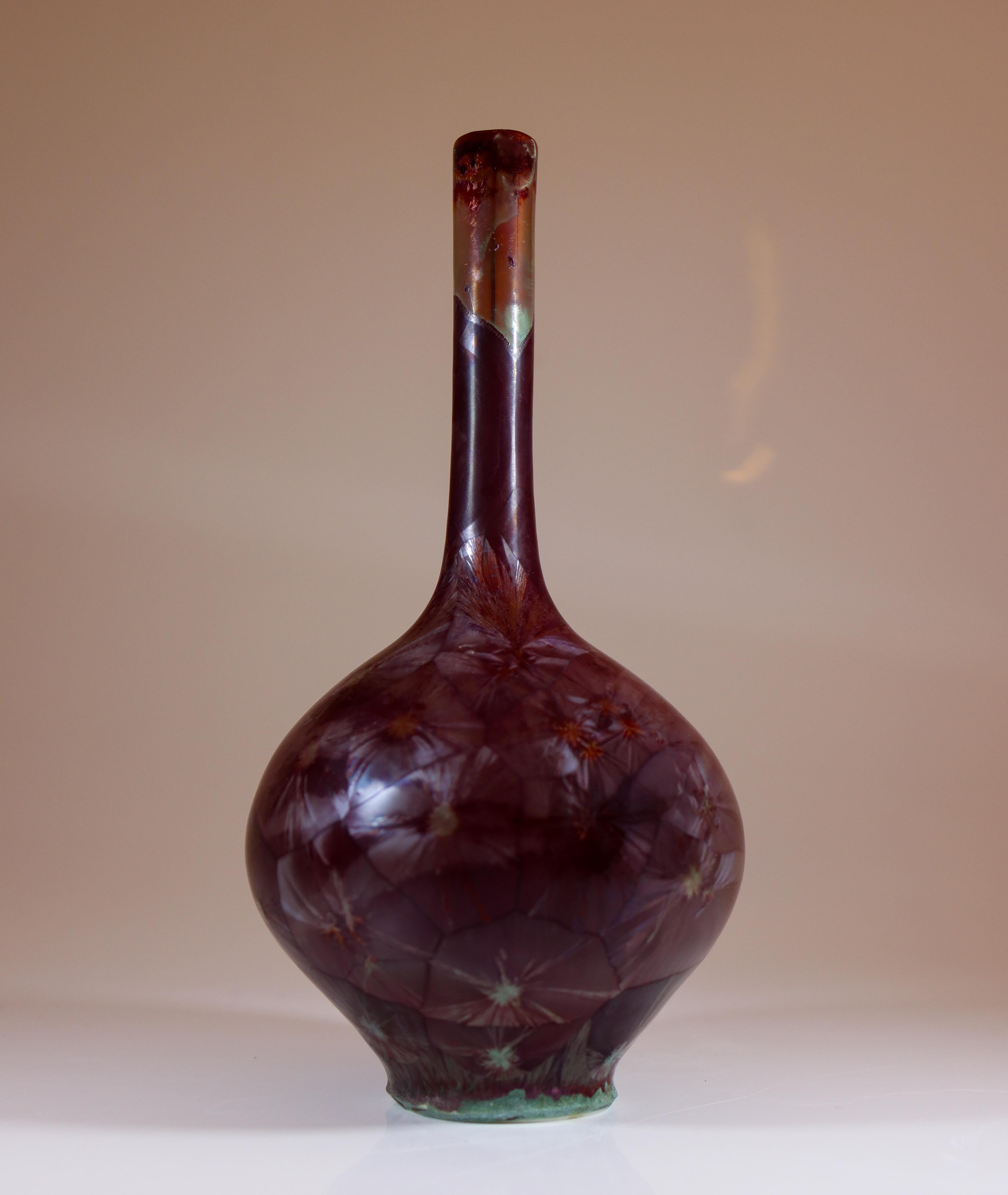 Smaltato Isak Isaksson Vaso in ceramica rossa Boredaux Smalto cristallino Contemporary Artist in vendita