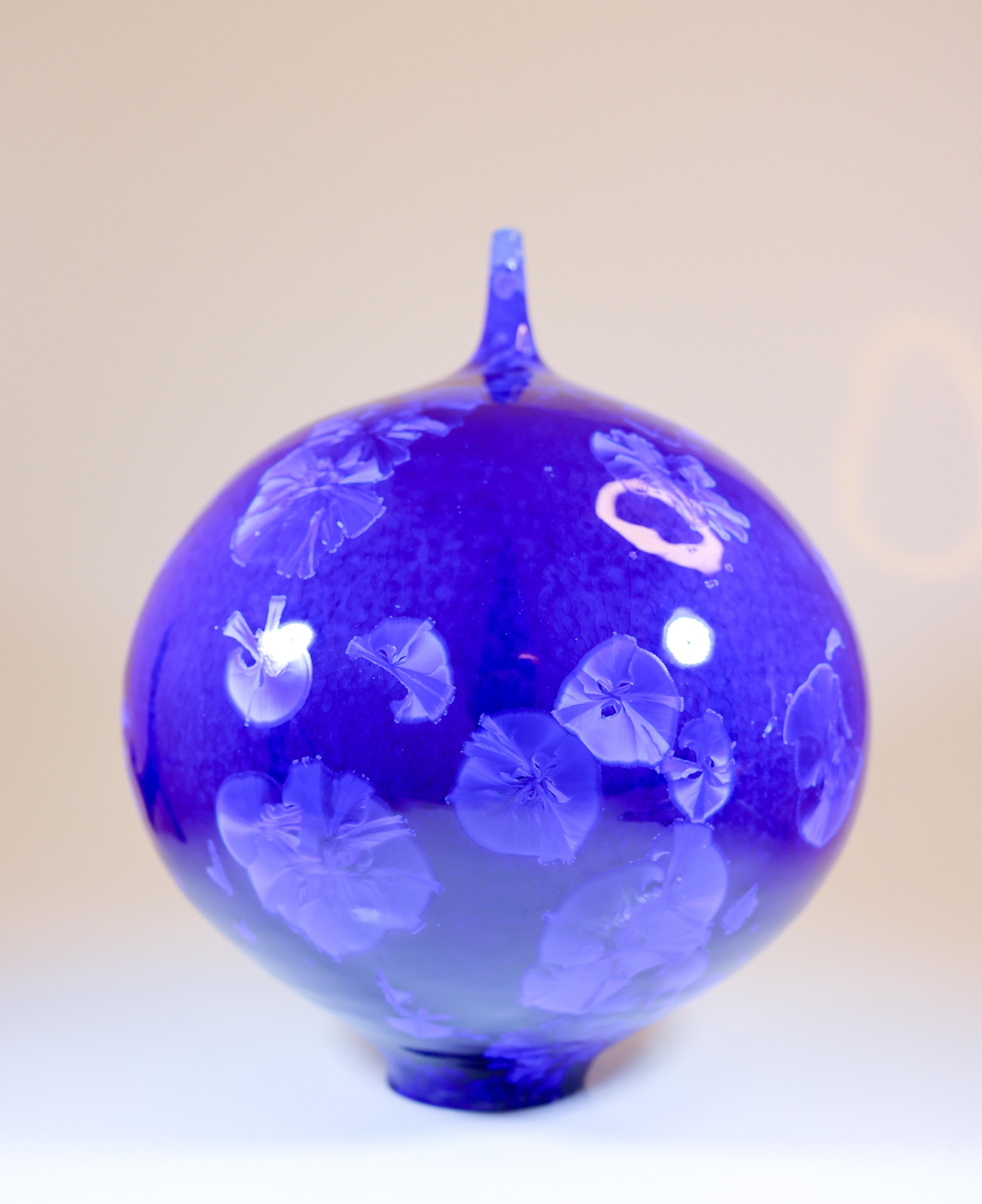 Artisak Isaksson Vase en céramique bleu profond Glace cristalline Artiste contemporain en vente 2