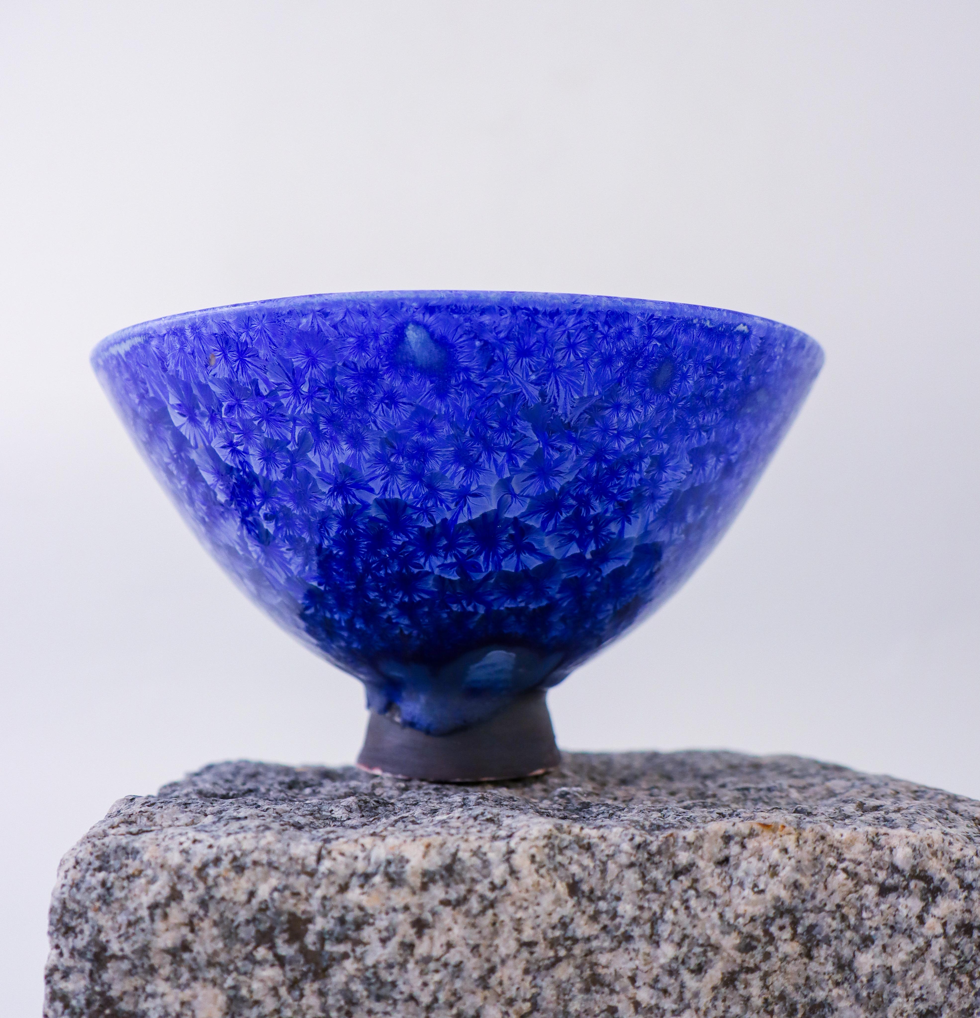 A deep blue bowl with a lovely crystalline glaze designed by Isak Isaksson in Sweden. The bowl is 17.5 cm (7