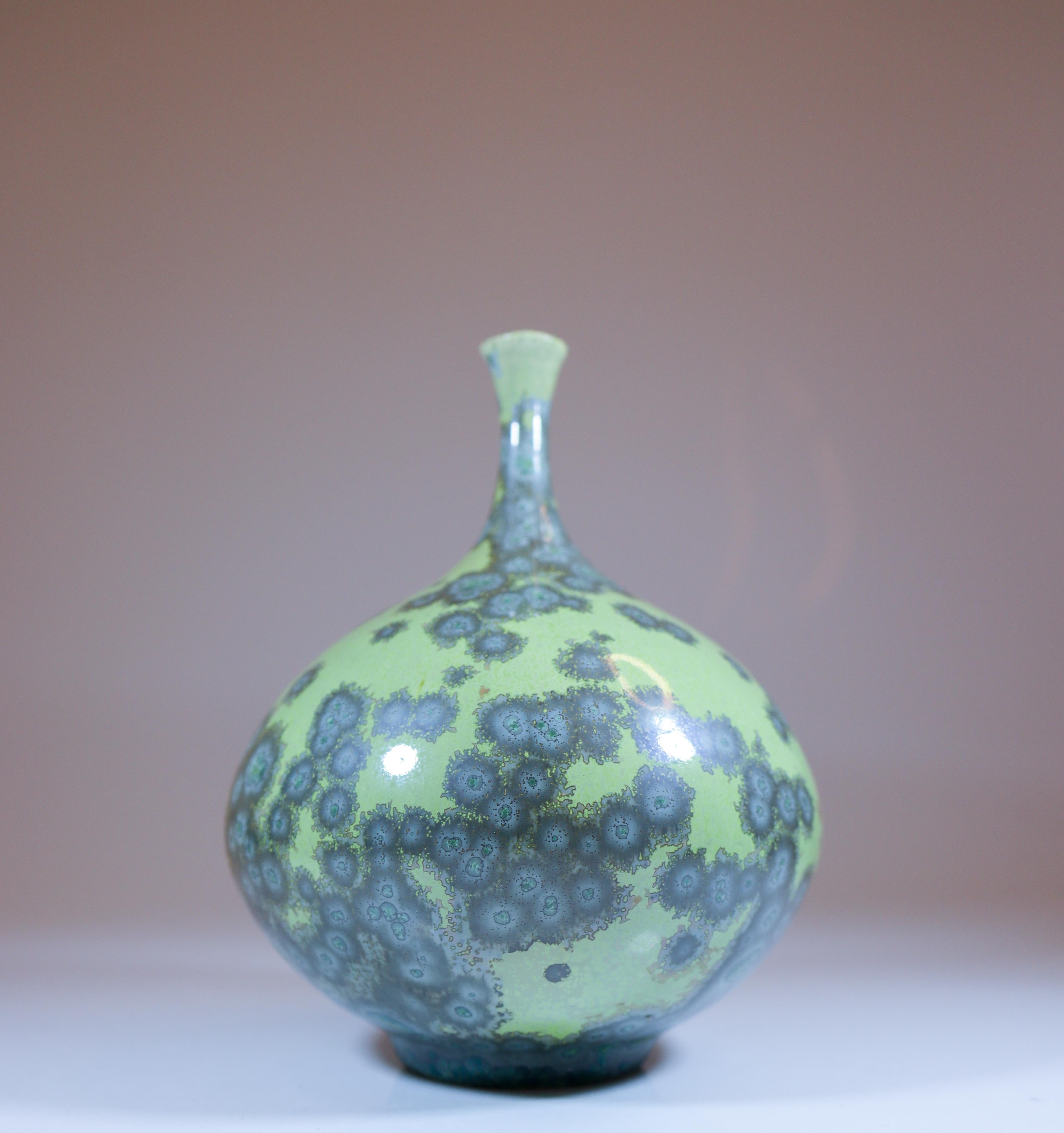 Scandinave moderne Isak Isaksson Vase en céramique verte Glace cristalline Artiste contemporain en vente
