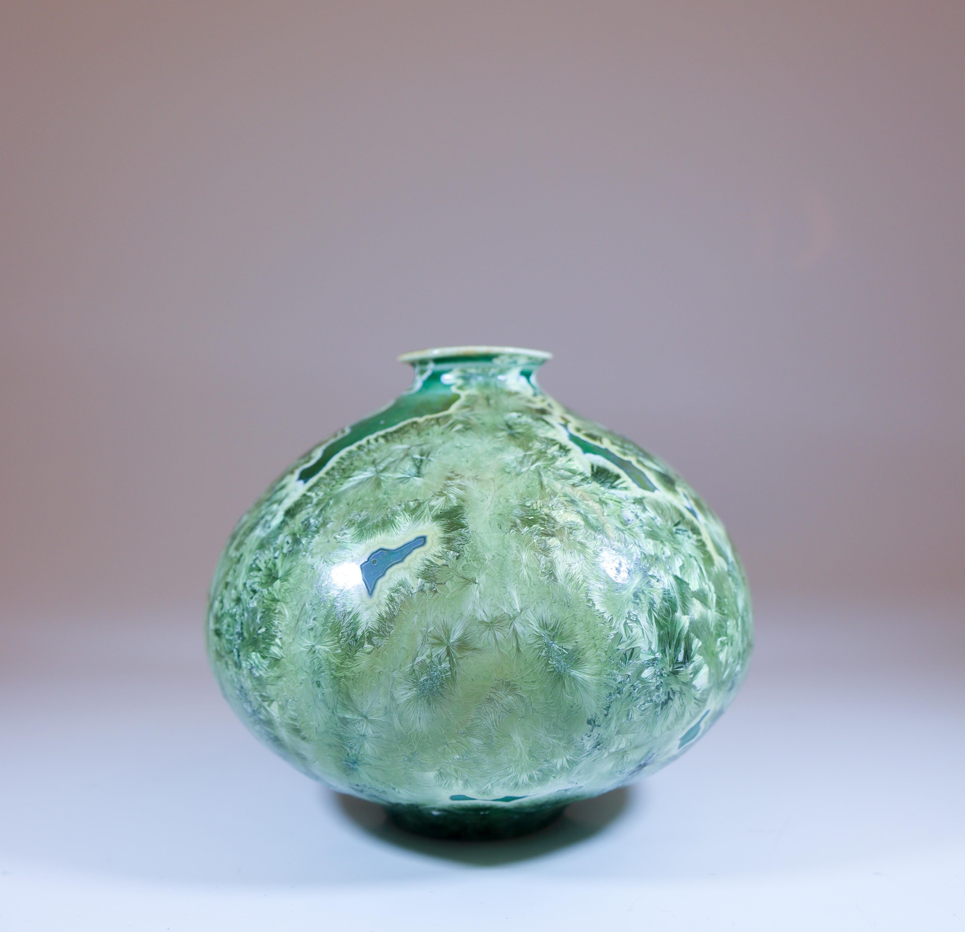 Scandinave moderne Isak Isaksson Vase en céramique verte Glace cristalline Artiste contemporain en vente