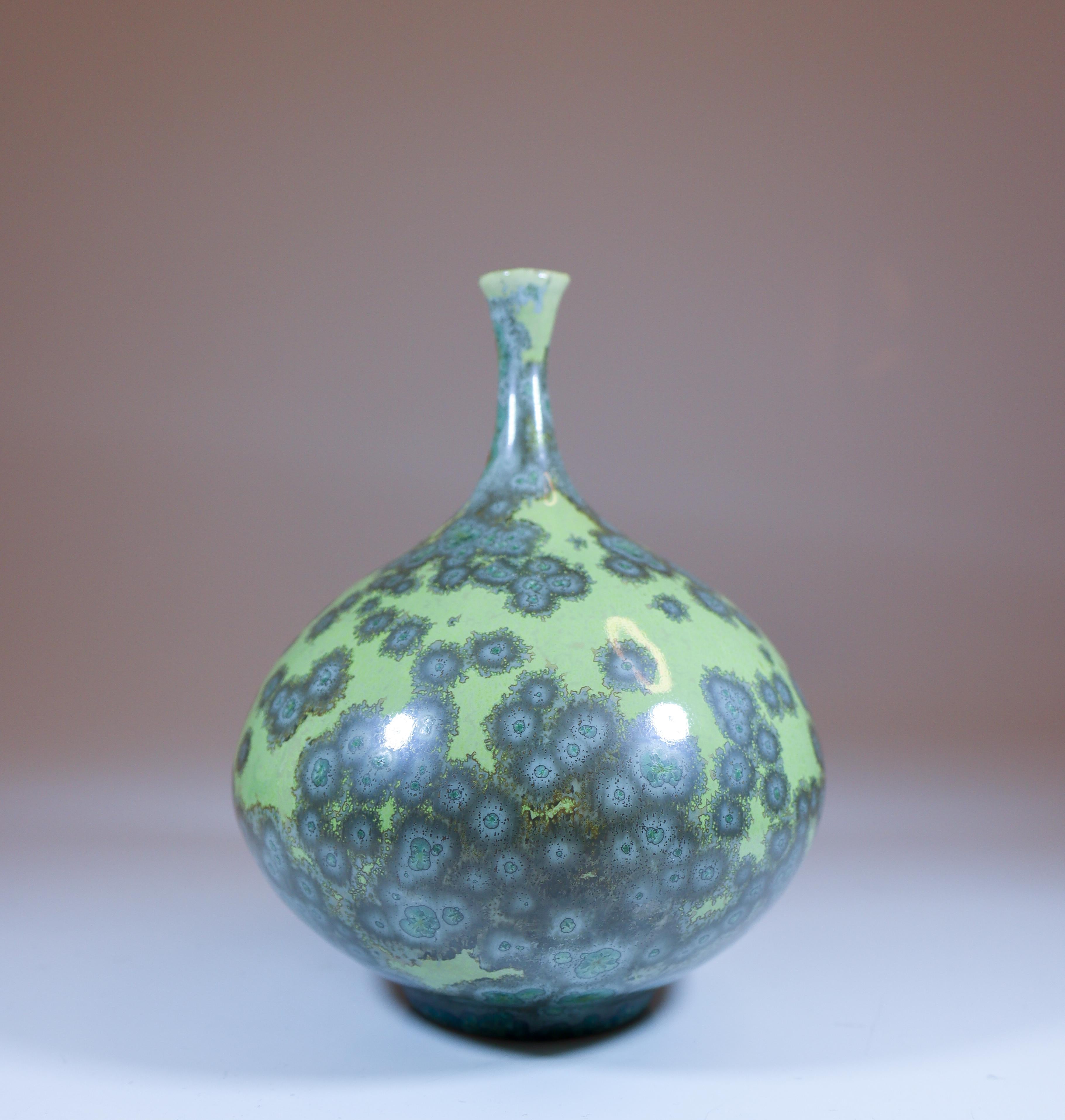 Vernissé Isak Isaksson Vase en céramique verte Glace cristalline Artiste contemporain en vente
