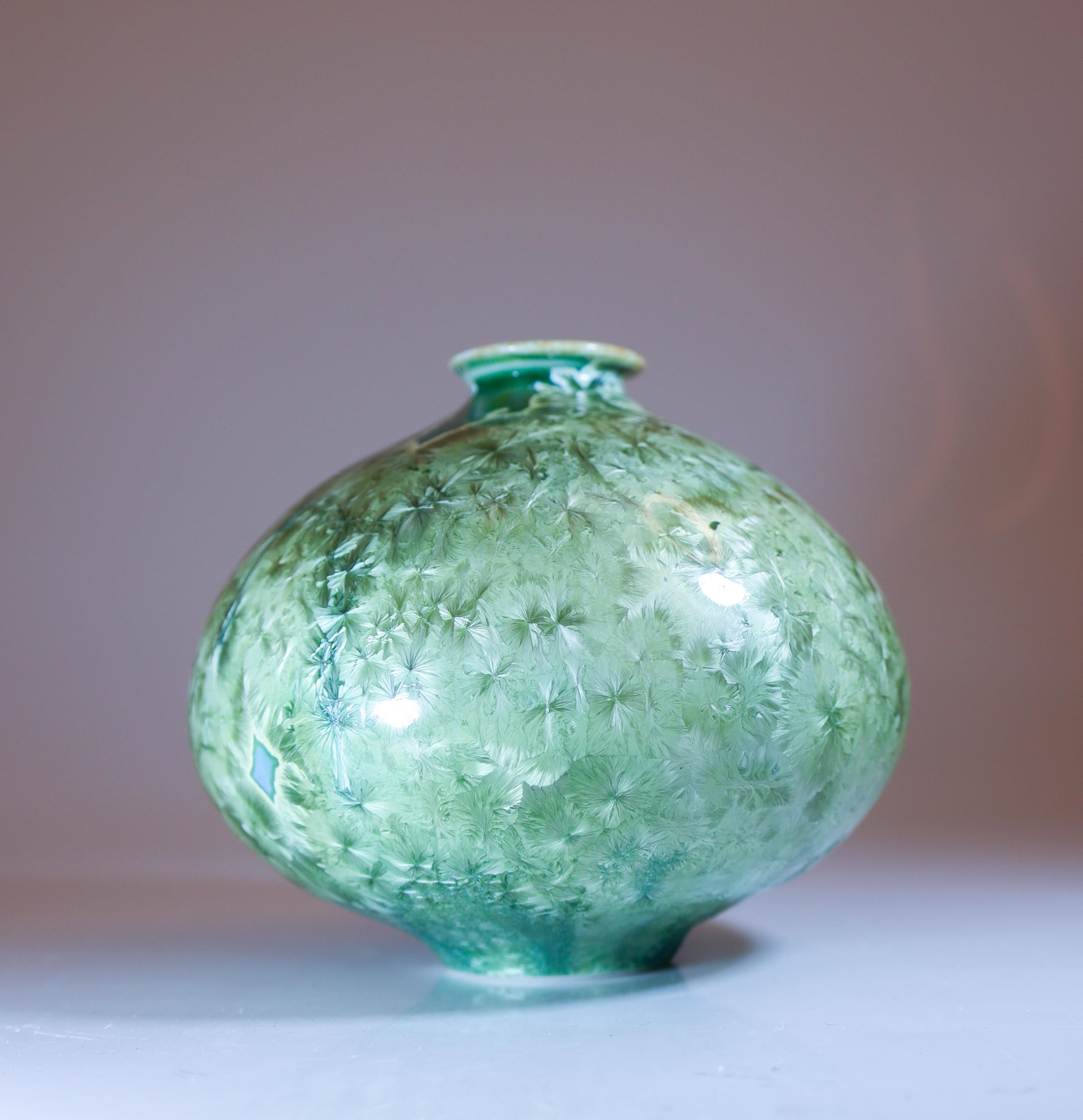Isak Isaksson Vase en céramique verte Glace cristalline Artiste contemporain Excellent état - En vente à Stockholm, SE