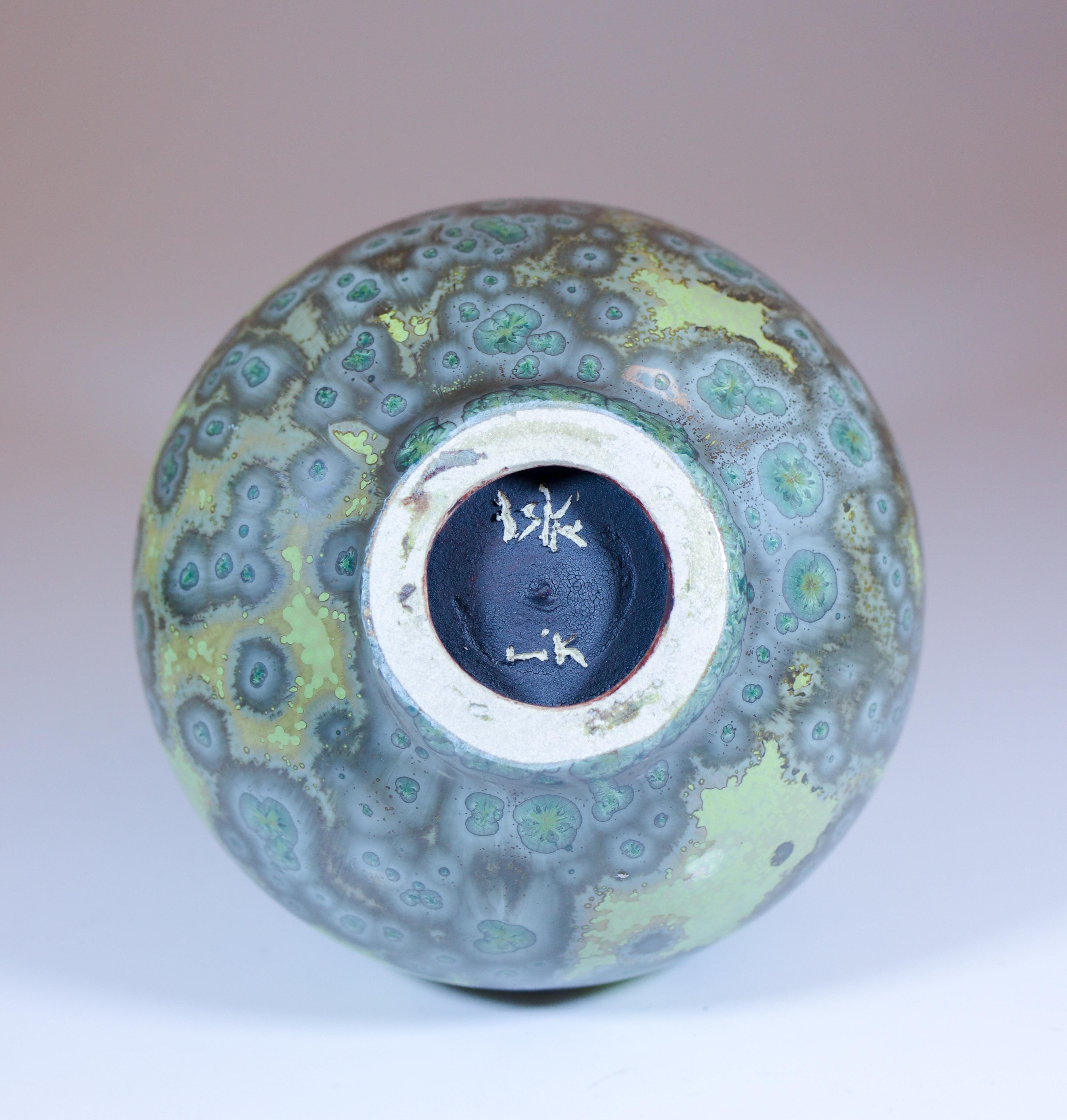 Isak Isaksson Vase en céramique verte Glace cristalline Artiste contemporain en vente 1