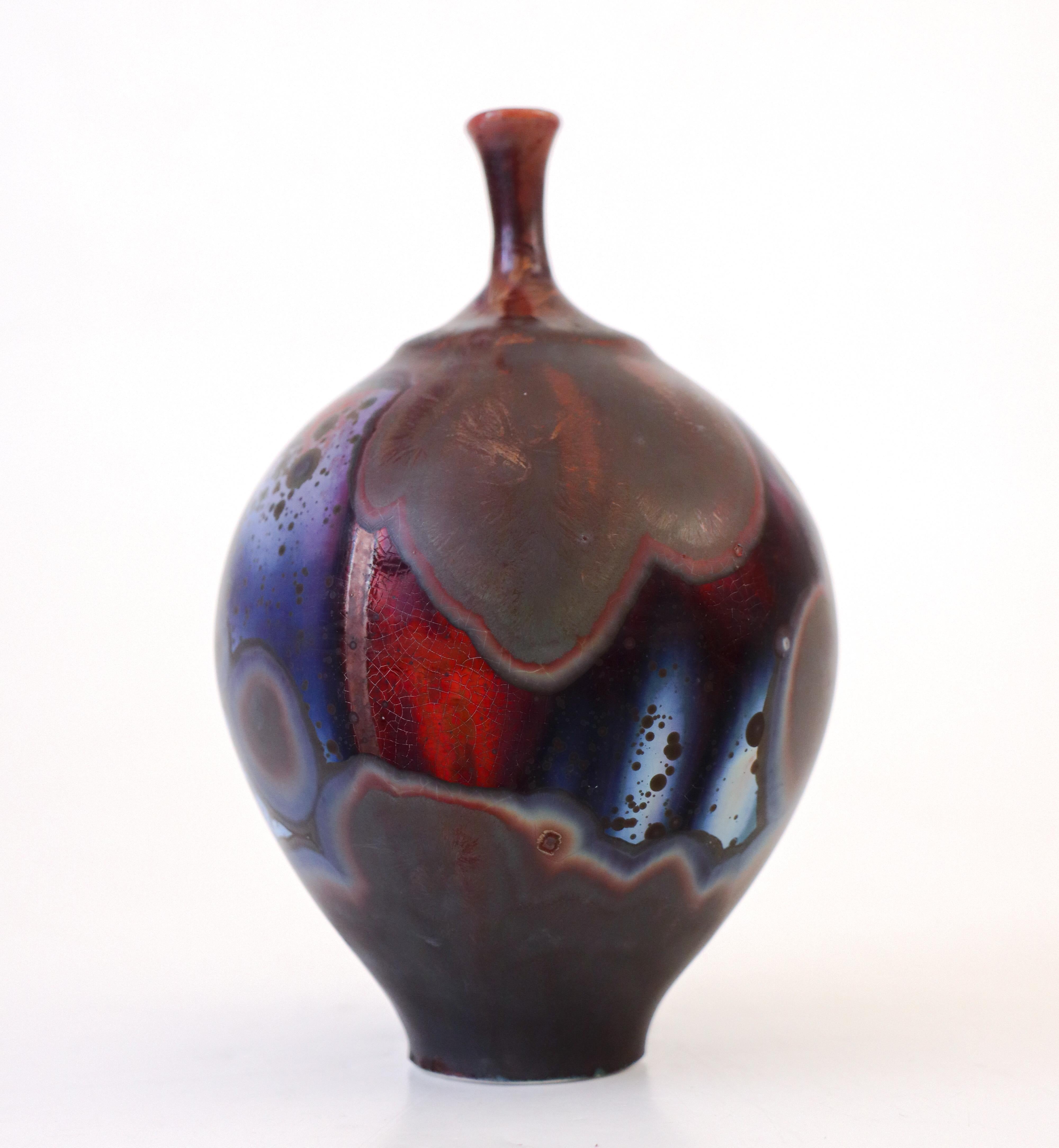 One of the most magnificent glazes I ever seen on a vase by Isak Isaksson, it is a lovely purple-metallic glaze with a lovely crystalline glaze designed by Isak Isaksson in Sweden. The vase is 16 cm (6.4