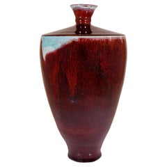 Isak Isaksson - Vaso in ceramica rosso sangue, smalto cristallino Artista contemporaneo