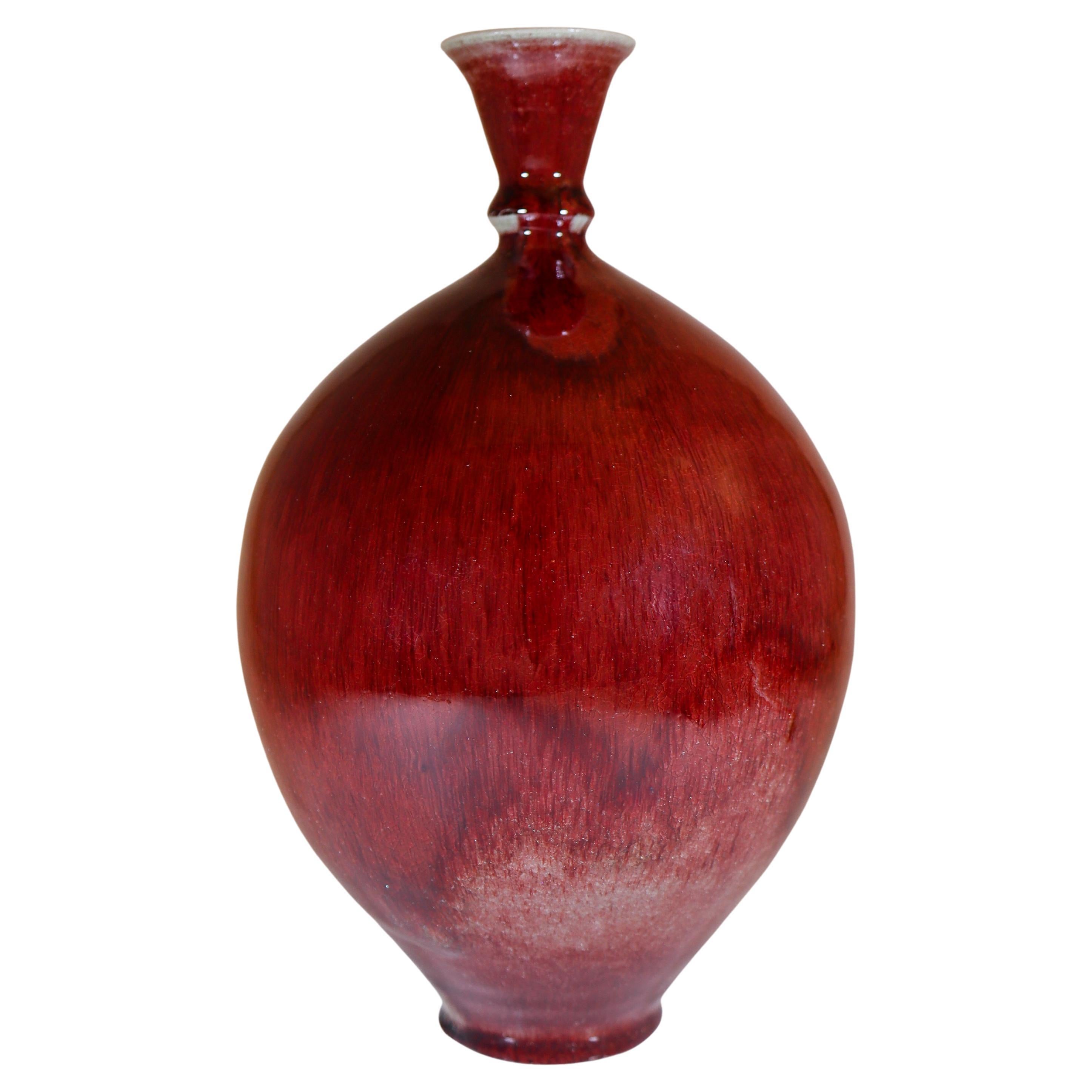 Isak Isaksson - Vaso in ceramica rosso sangue, smalto cristallino Artista contemporaneo