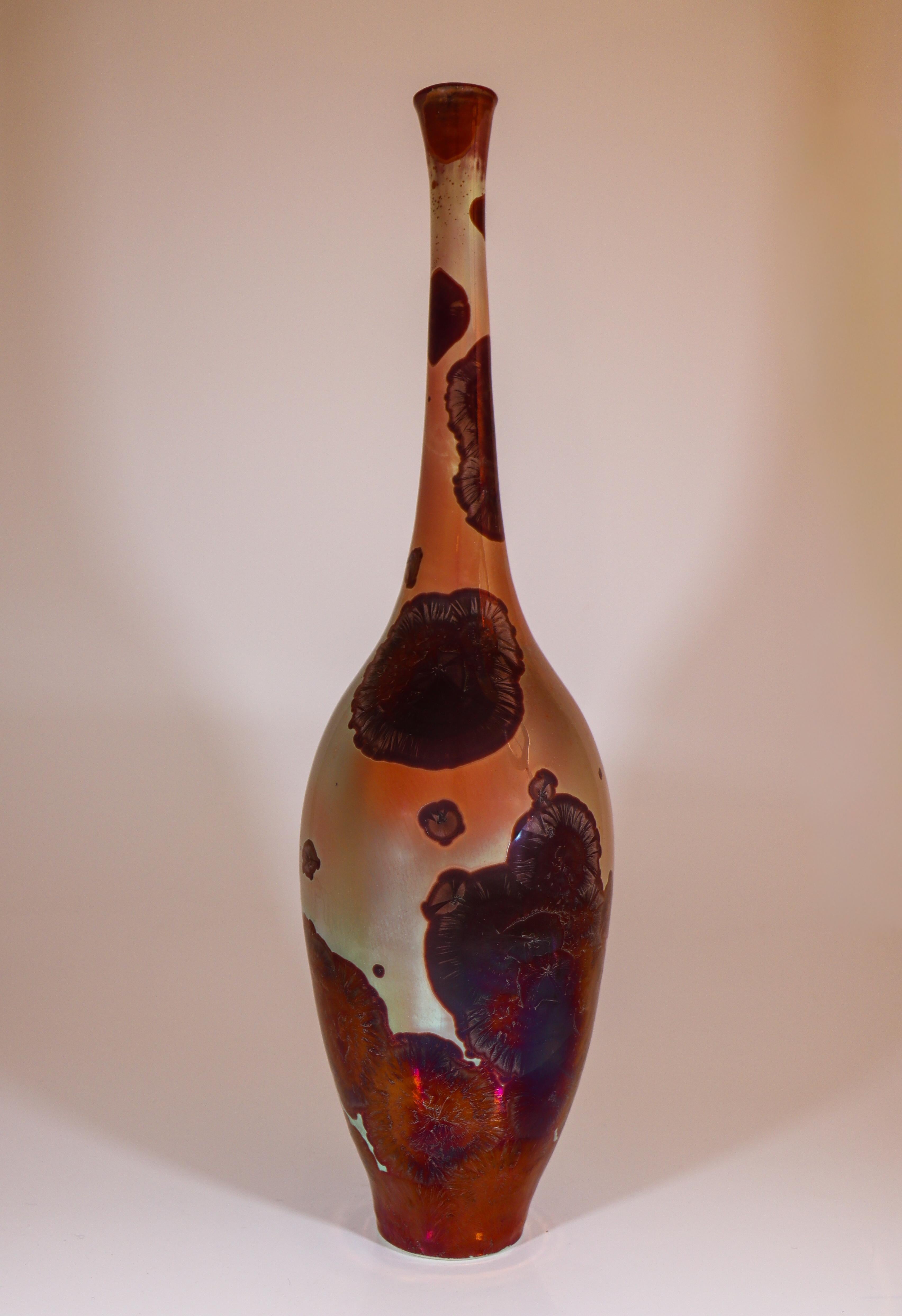 Vernissé Isak Isaksson Vase en céramique rose brillant Glaçure cristalline Artiste contemporain en vente