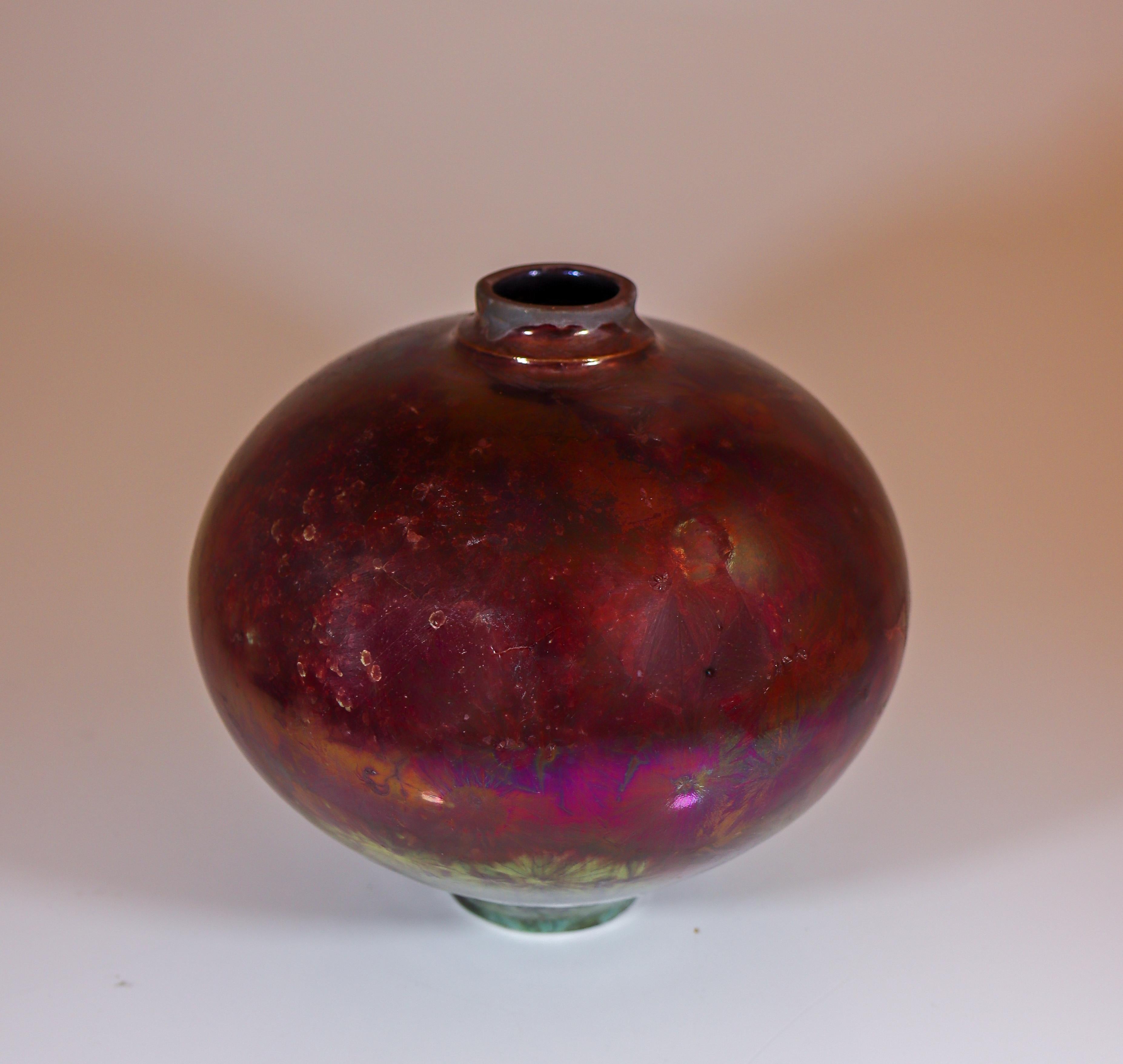 XXI secolo e contemporaneo Isak Isaksson Vaso in ceramica rossa lucida Smalto cristallino Artista contemporaneo in vendita