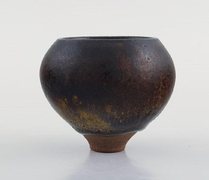 Isak Isaksson, Swedish ceramist. Unique vase in glazed ceramics.
Measures: 9 x 7 cm.
In very good condition.
Signed.