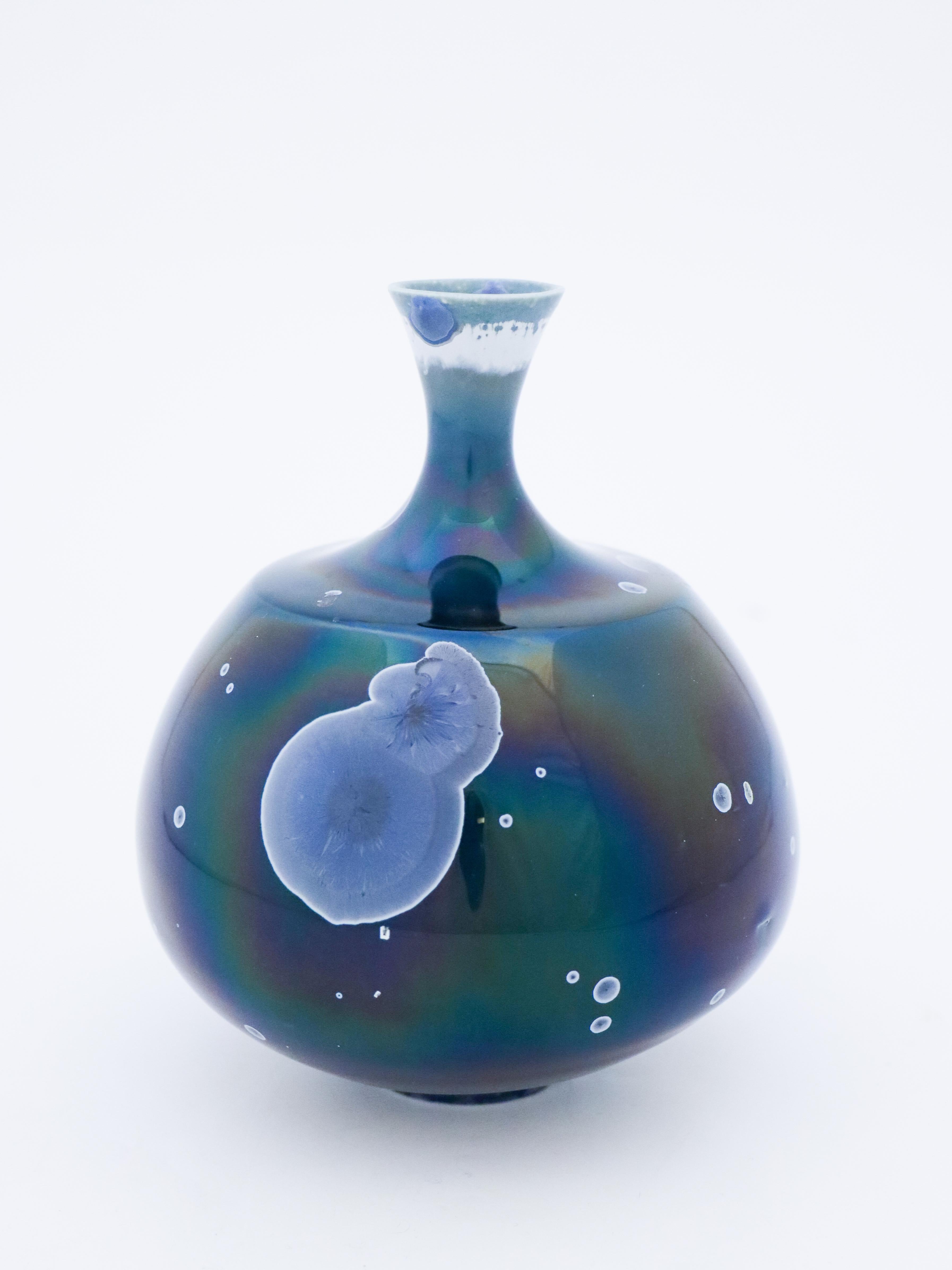 A unique vase in a Dark Blue metallic-tone with a lovely crystalline glaze created by the contemporary Swedish artist Isak Isaksson in his own studio. The vase is 15.5 cm (6.2