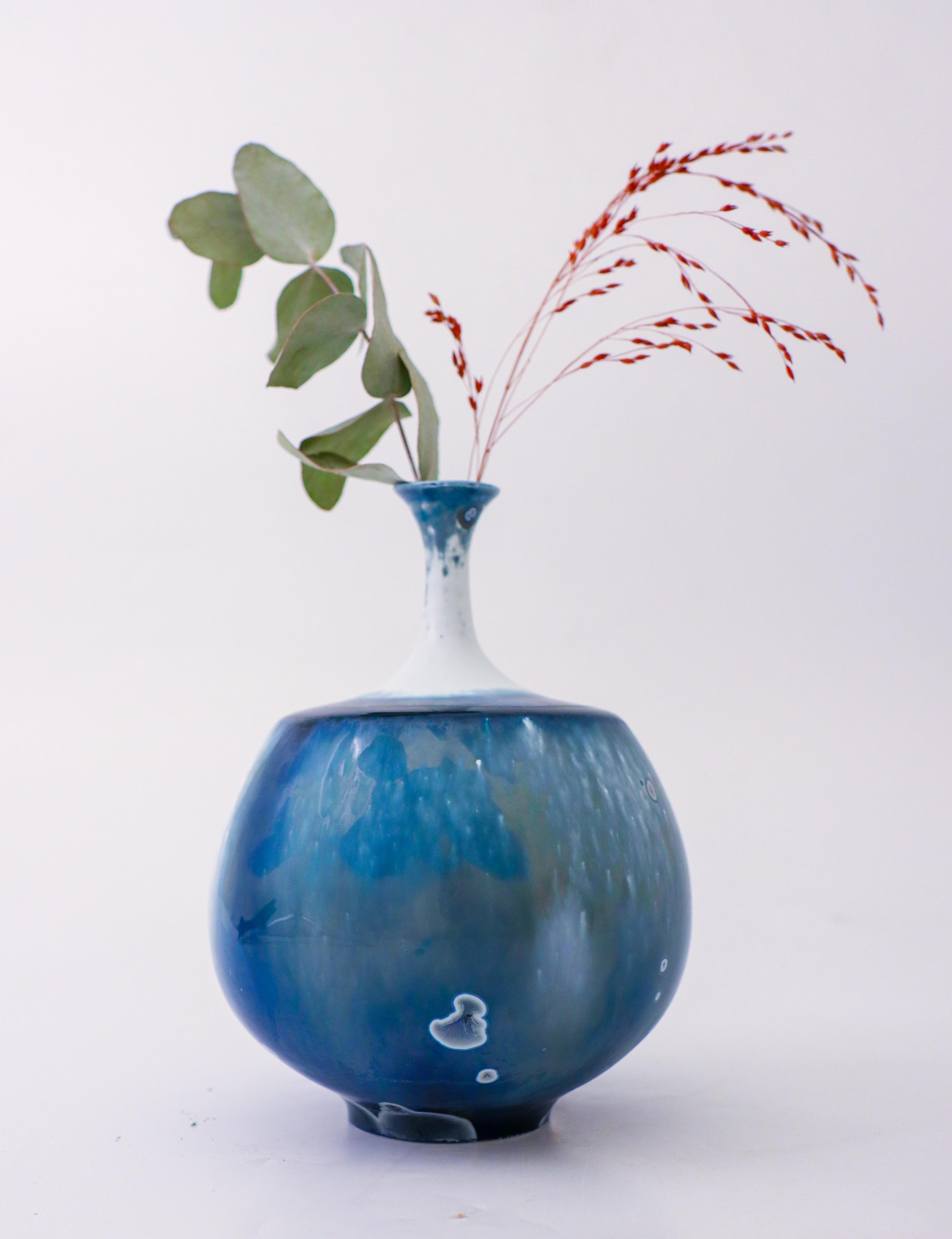 Swedish Isak Isaksson White & Blue Ceramic Vase Crystalline Glaze Contemporary Artist For Sale