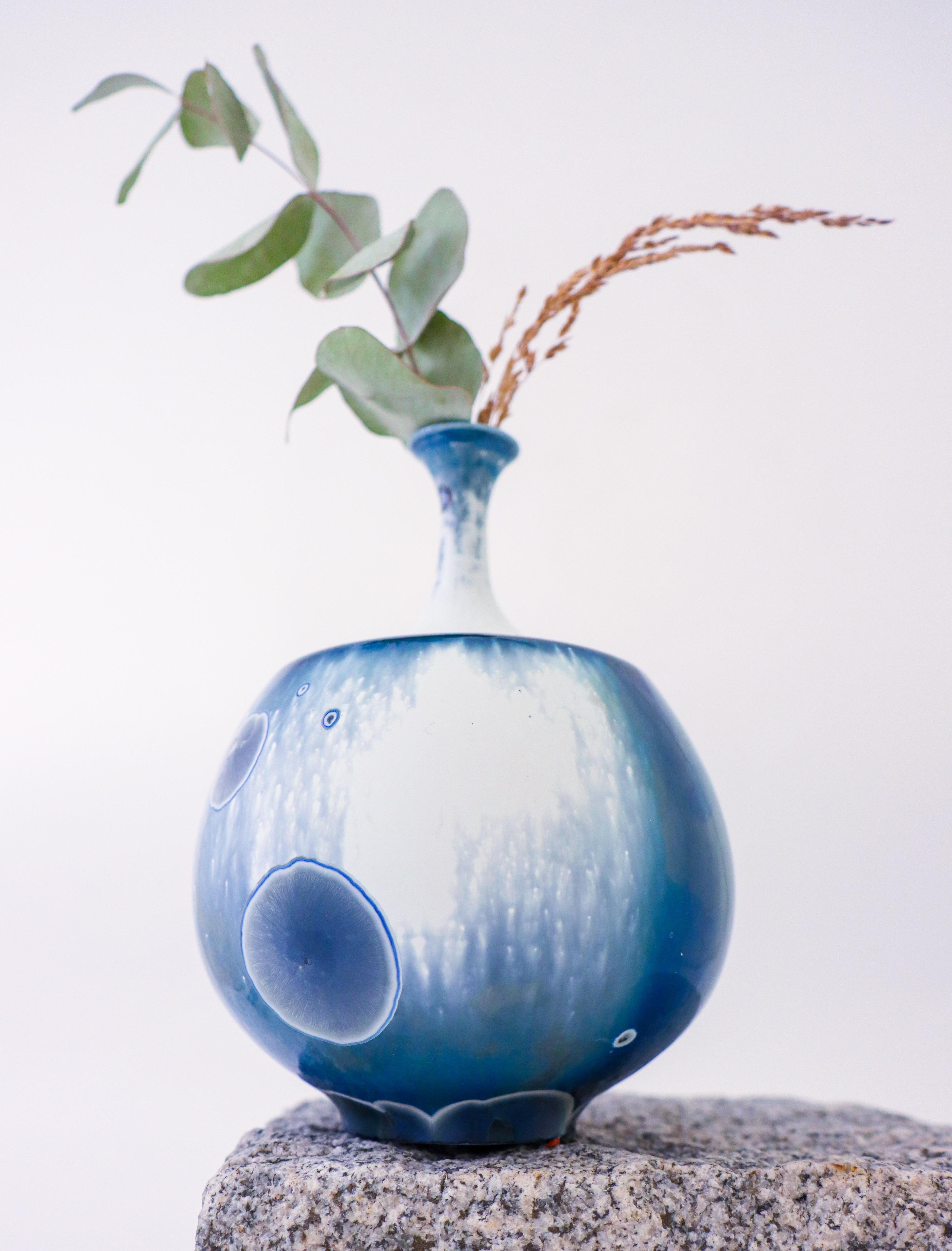 Isak Isaksson White & Blue Ceramic Vase Crystalline Glaze Contemporary Artist In Excellent Condition For Sale In Stockholm, SE