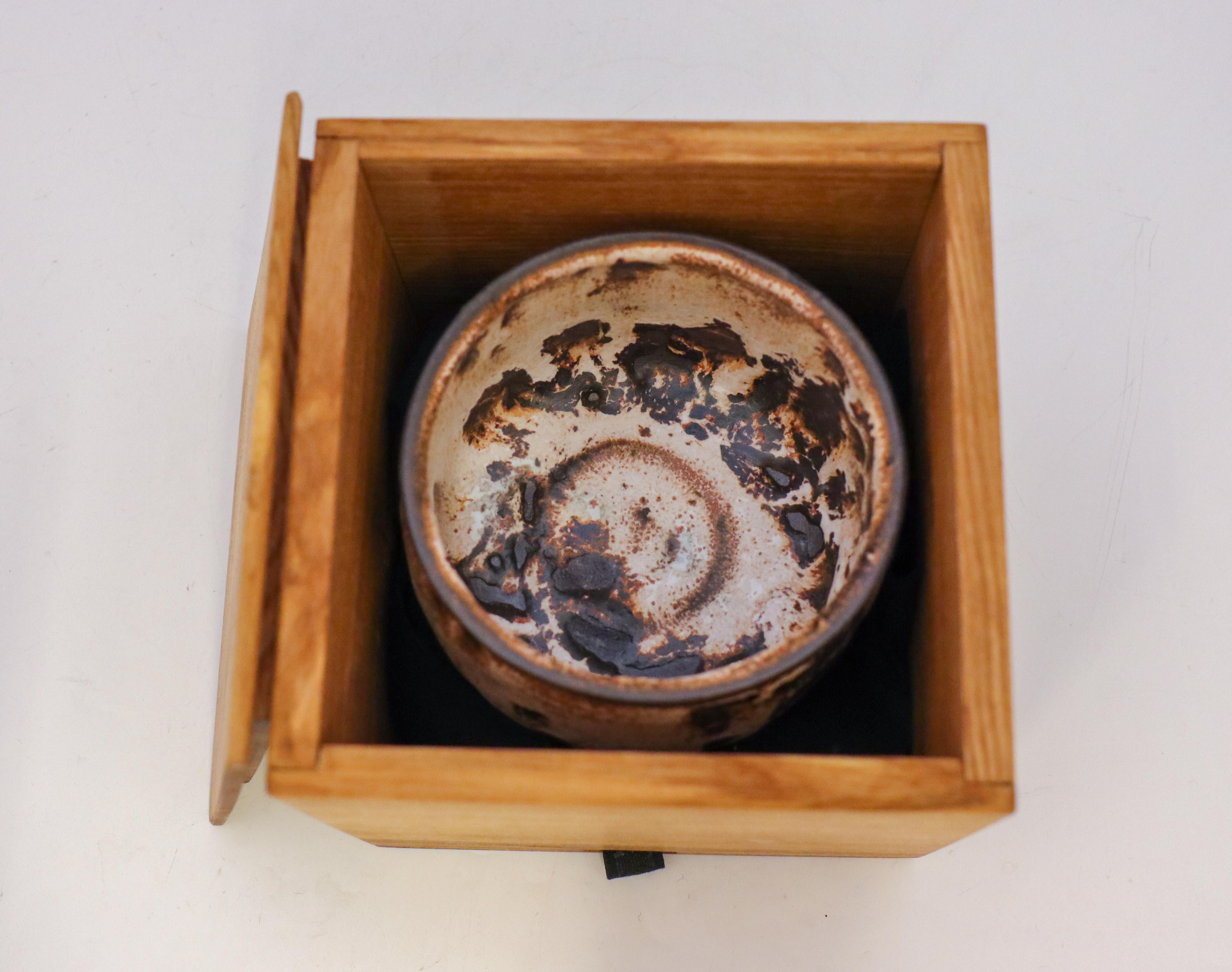 Scandinavian Modern Isak Isaksson White & Brown Chawan Tea Bowl in Box, Contemporary Ceramicist For Sale