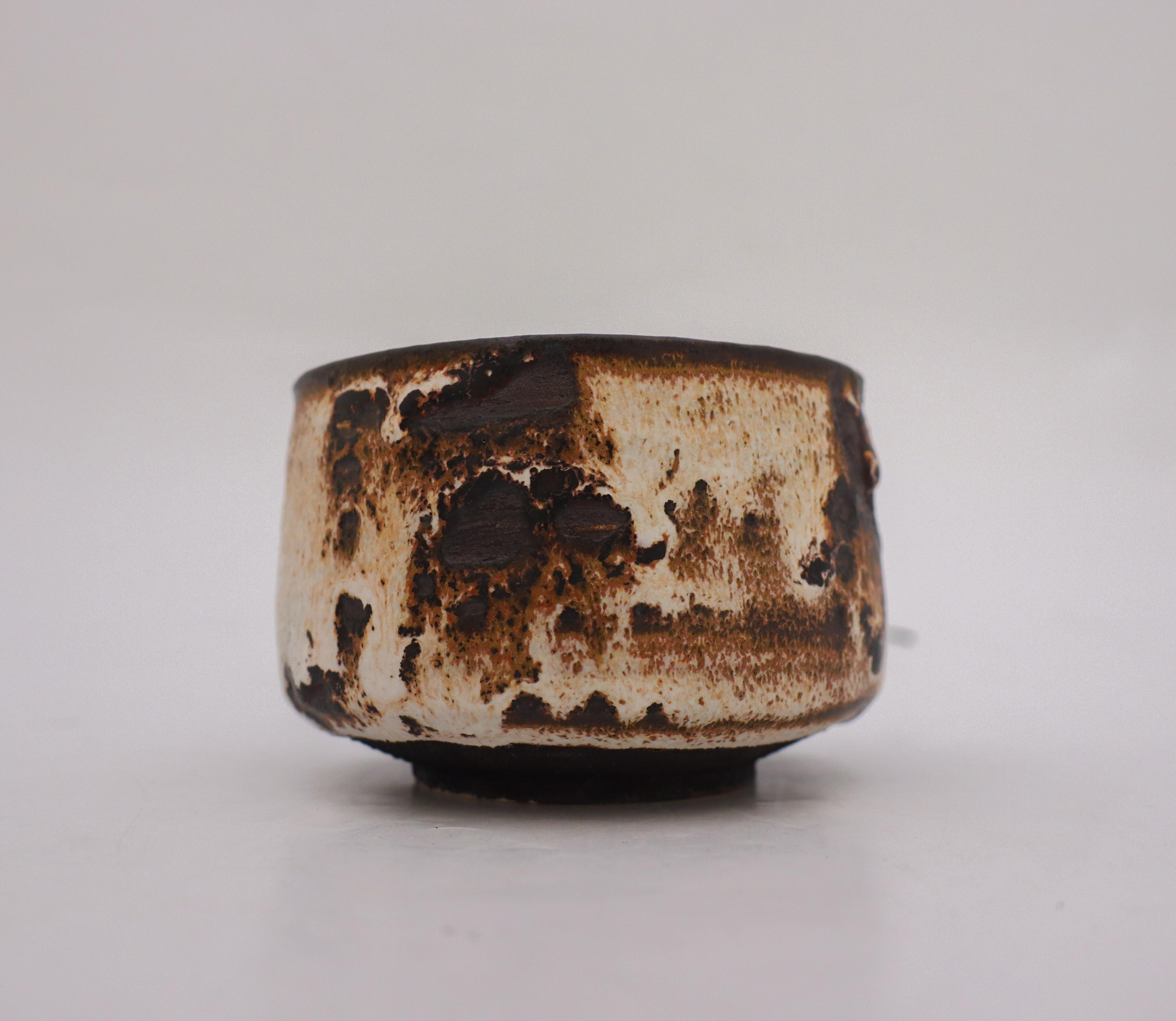 Swedish Isak Isaksson White & Brown Chawan Tea Bowl in Box, Contemporary Ceramicist For Sale